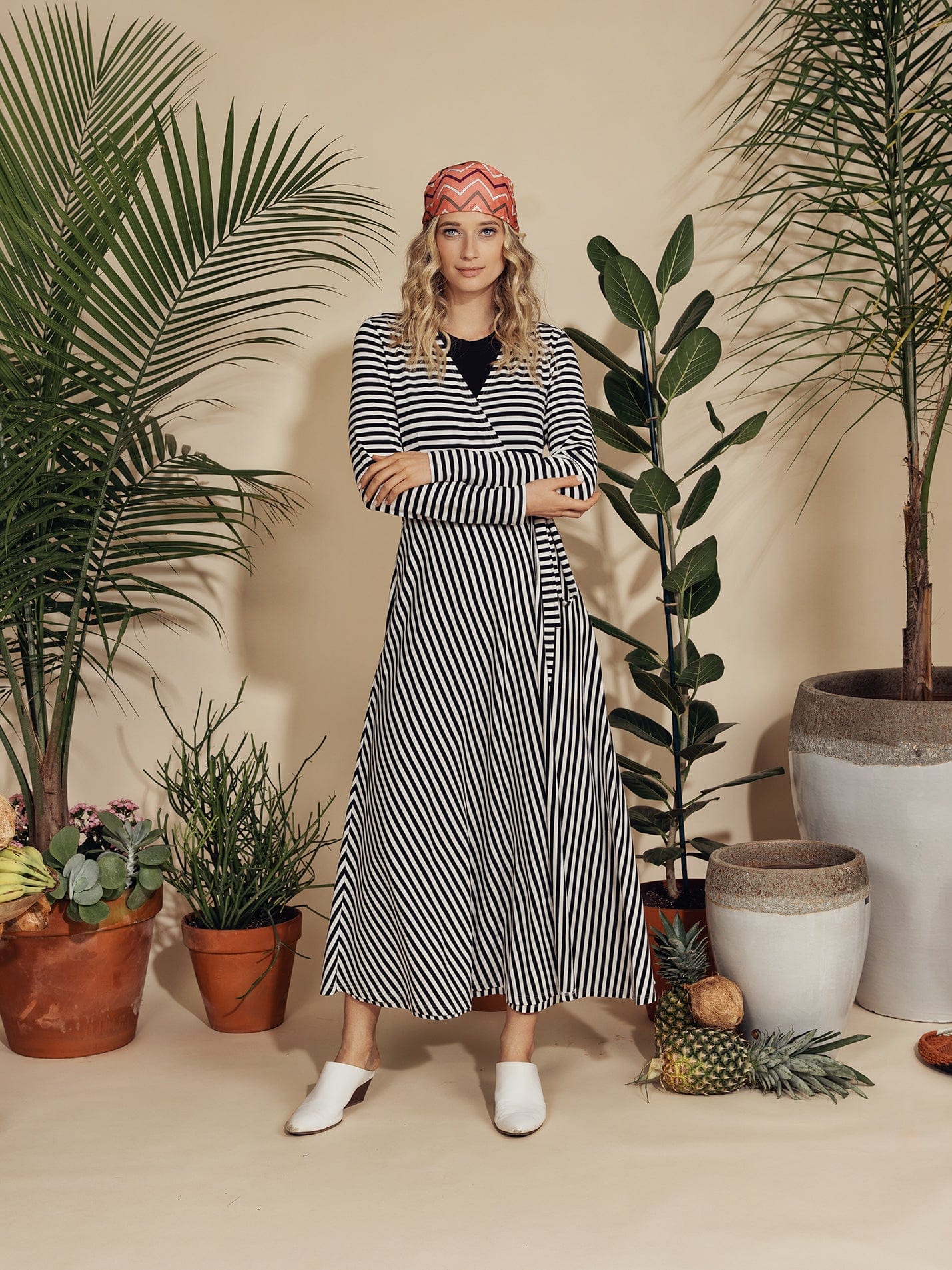 T-SHIRT WRAP DRESS-BLACK/WHITE – Fame Off Central