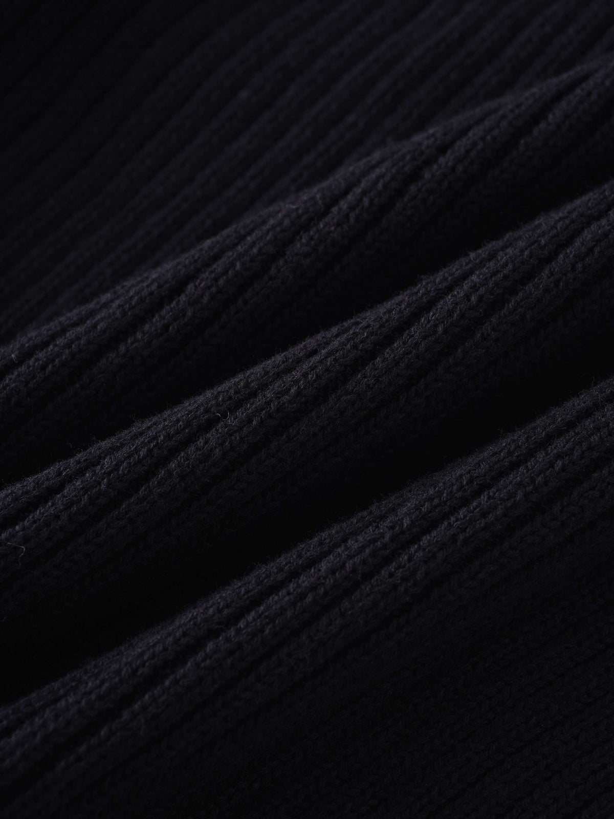 V Bottom Crop Sweater-Black