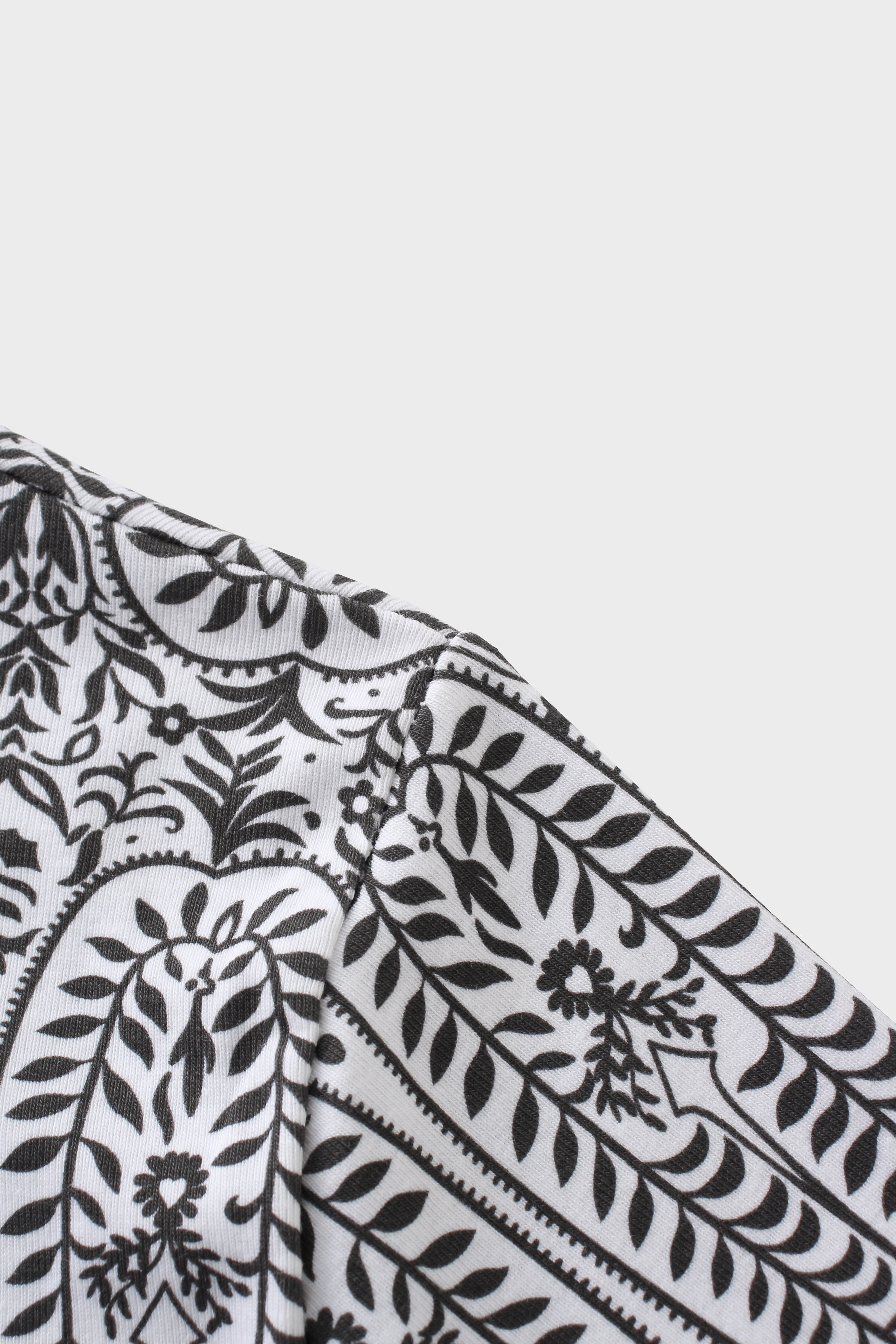 Basic Printed T-shirt-Paisley Vines Black