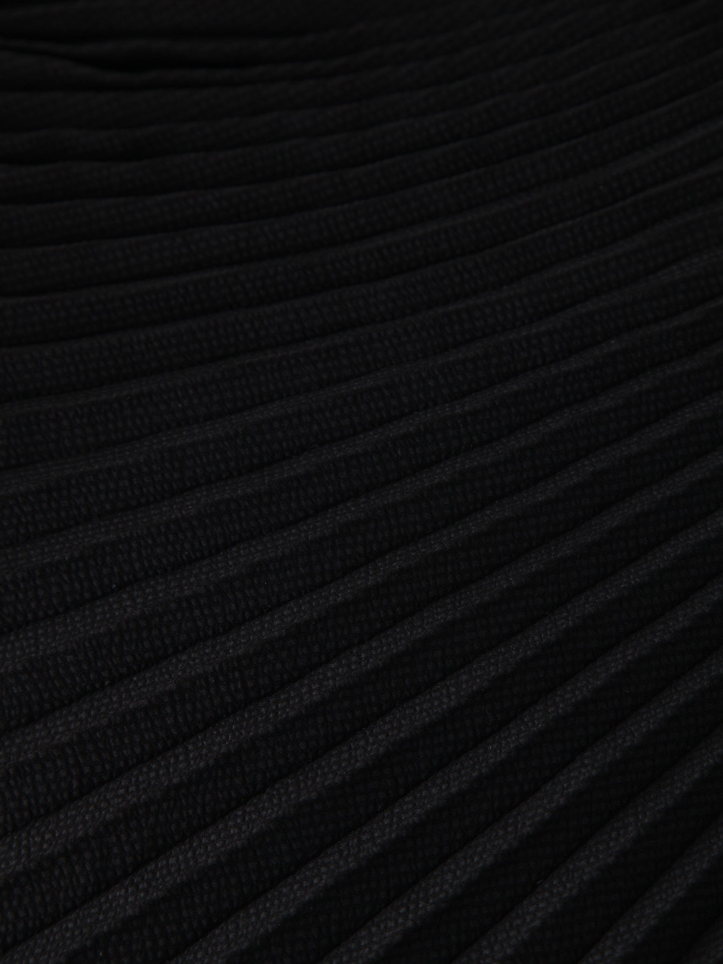 BACK OVERLAY DRESS-BLACK
