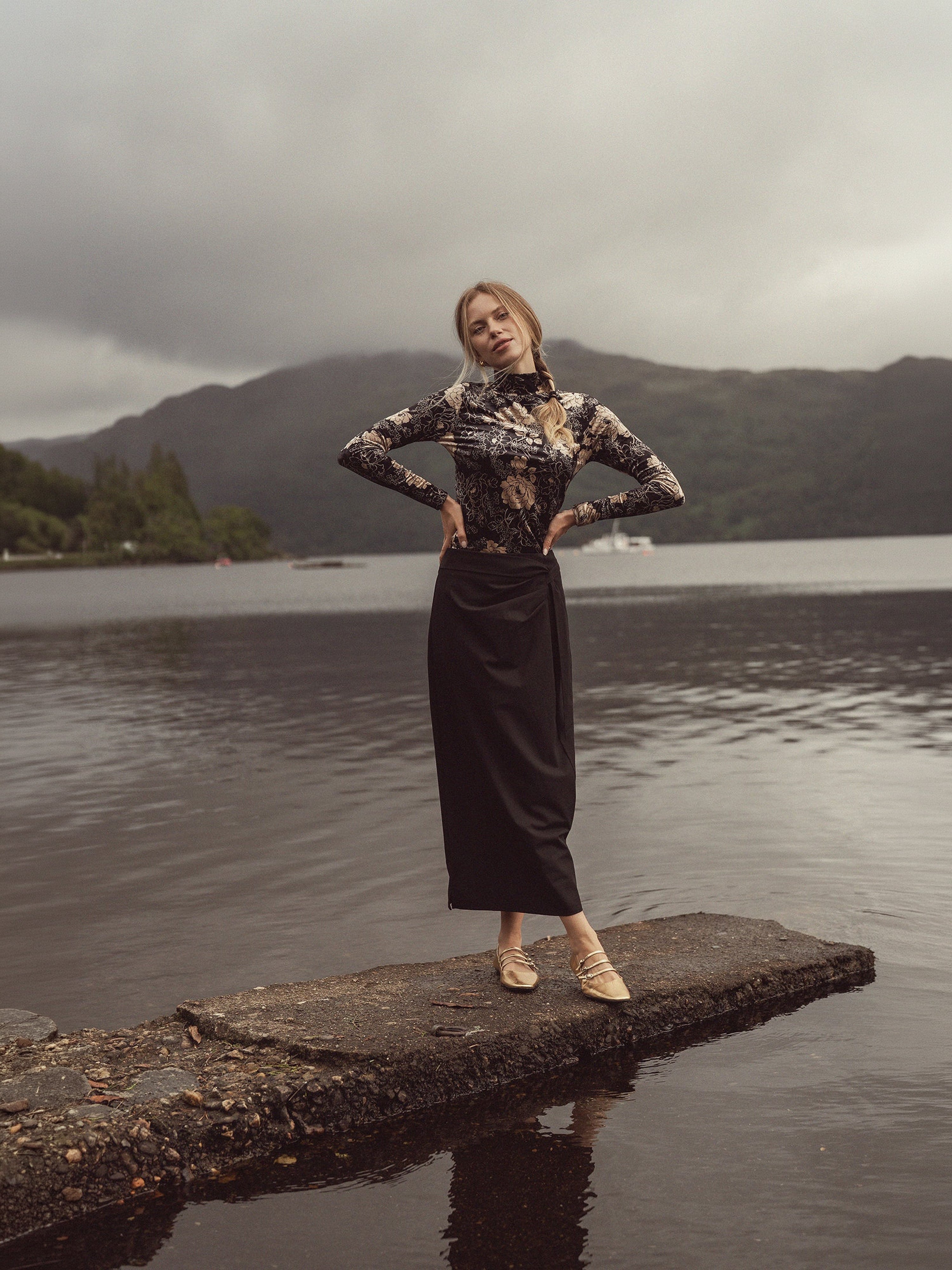 Printed Velour Turtleneck-Gold Floral