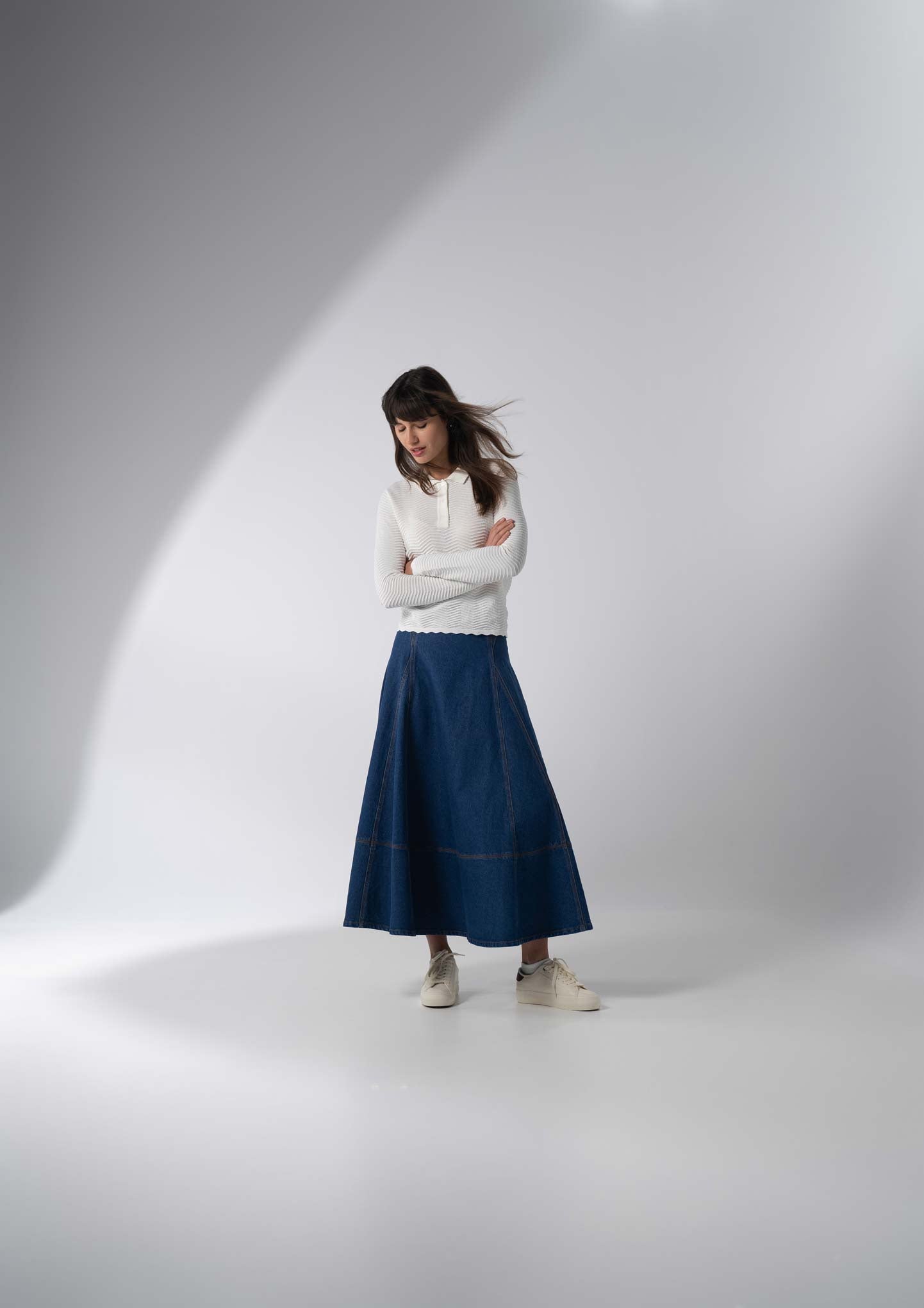 Scallop Edge Collar Sweater-White