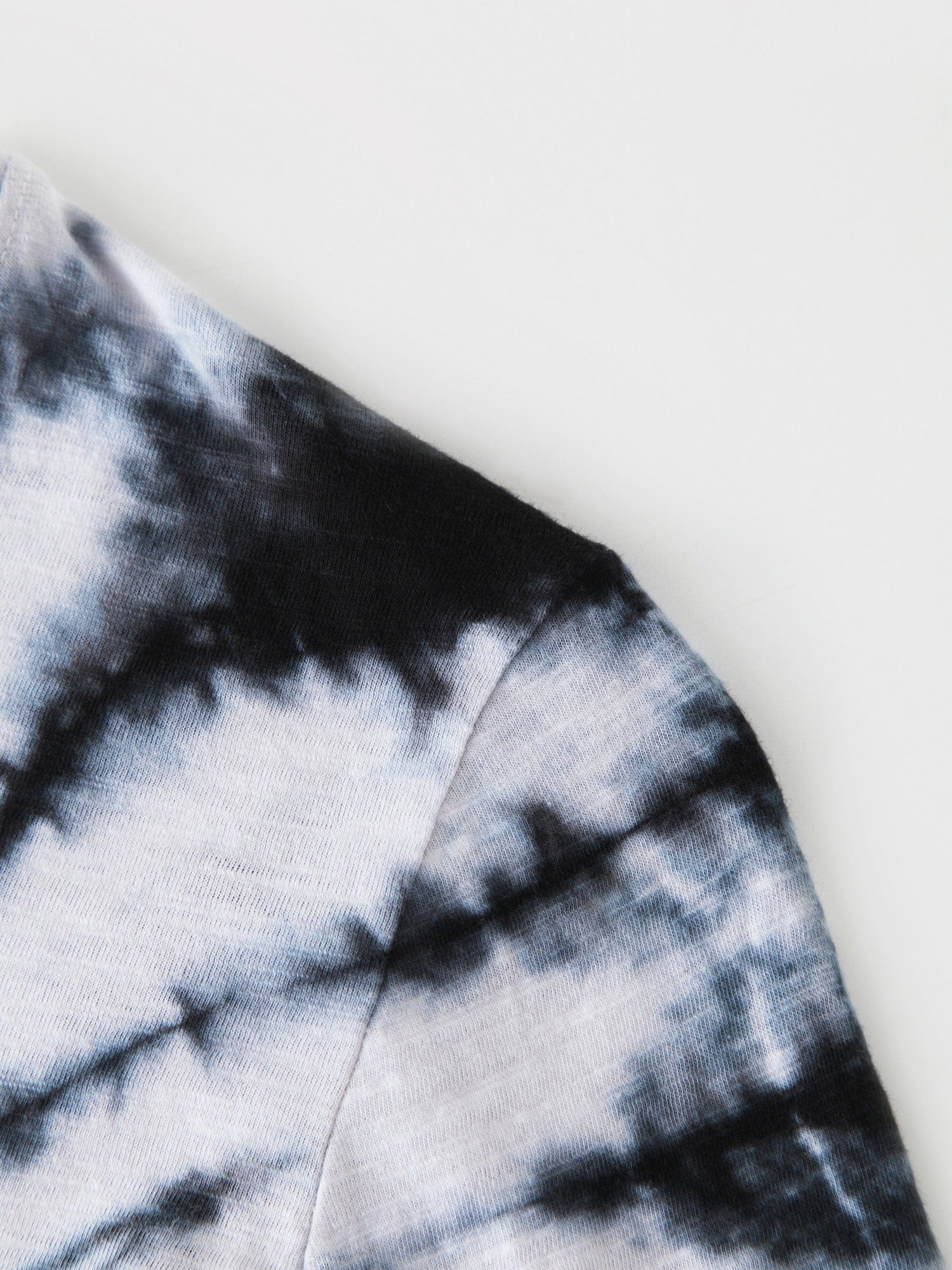 Tie Dye Swirl Tee-Black/White