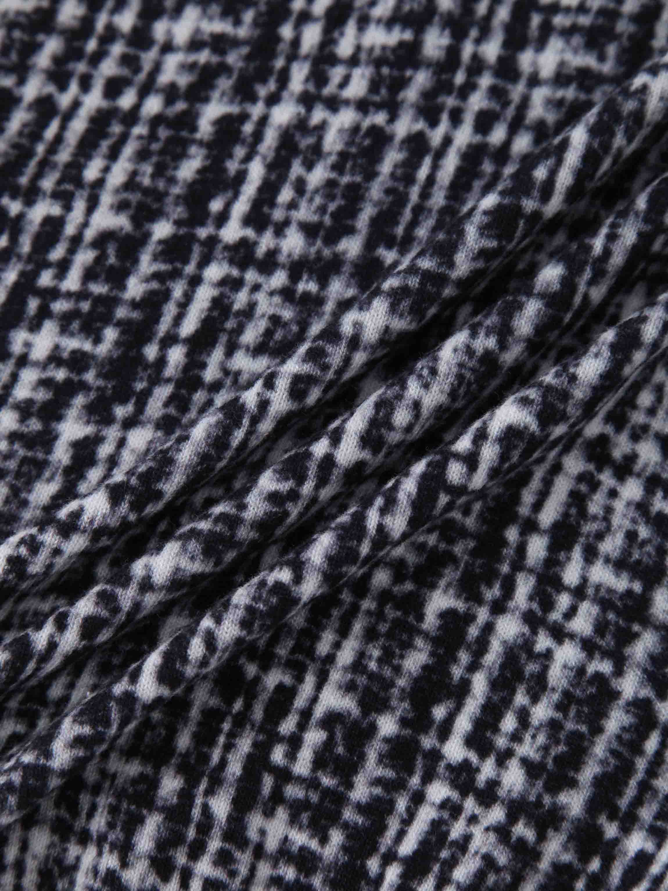 Thin Knit Turtleneck Sweater-Black/White Plaid