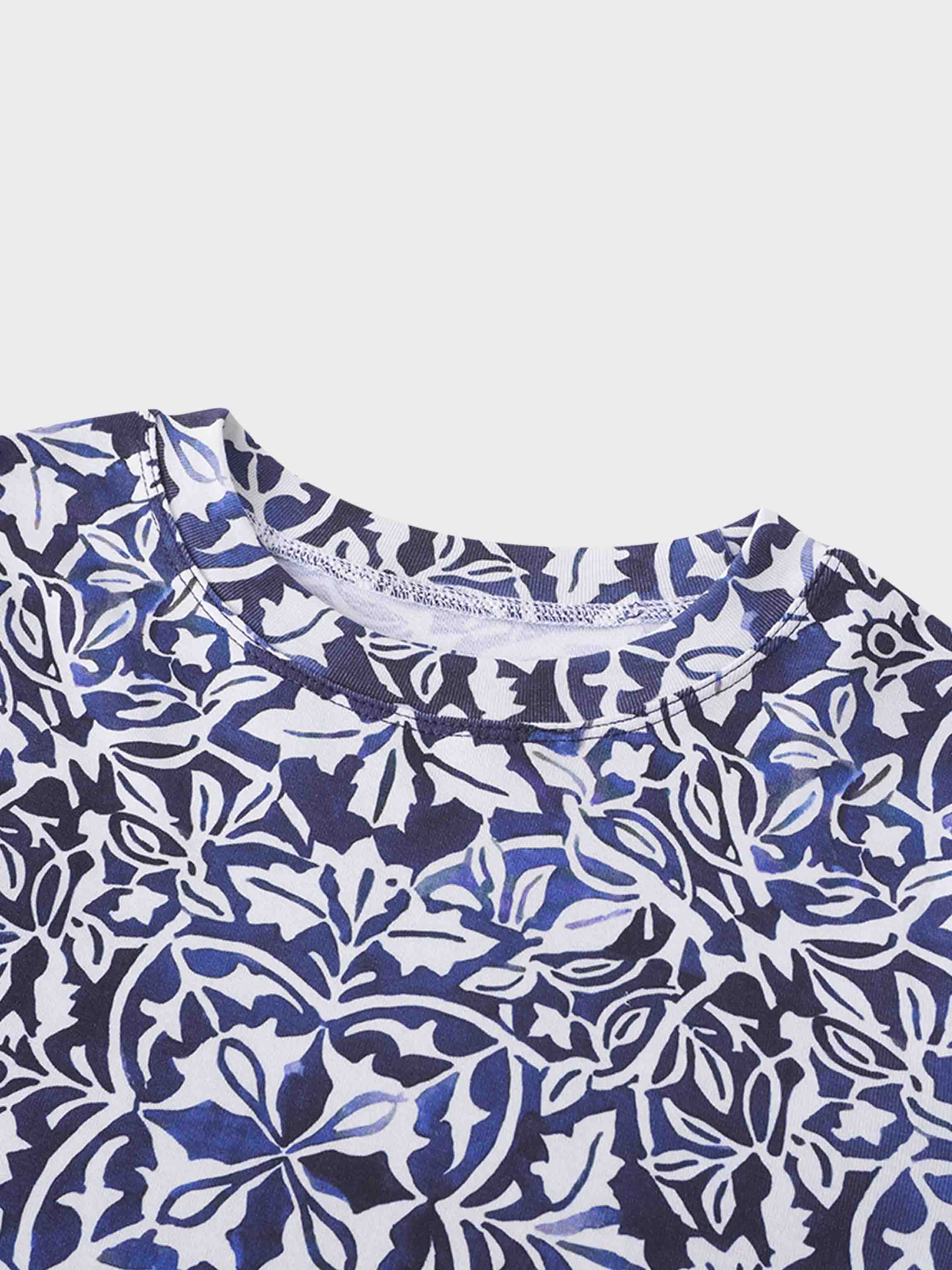 Basic Printed T-shirt-Grecian Medallion
