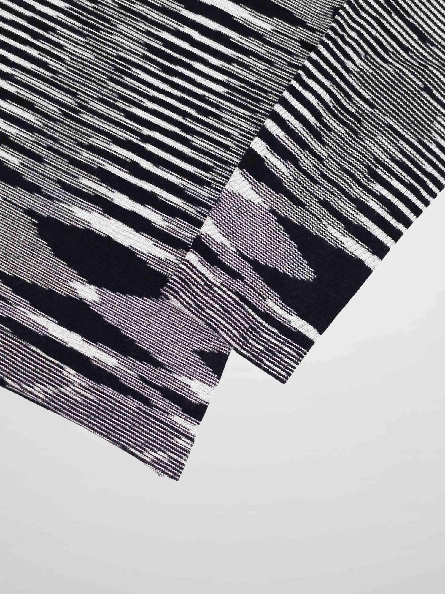 Abstract Stripe Knit Turtleneck-Black