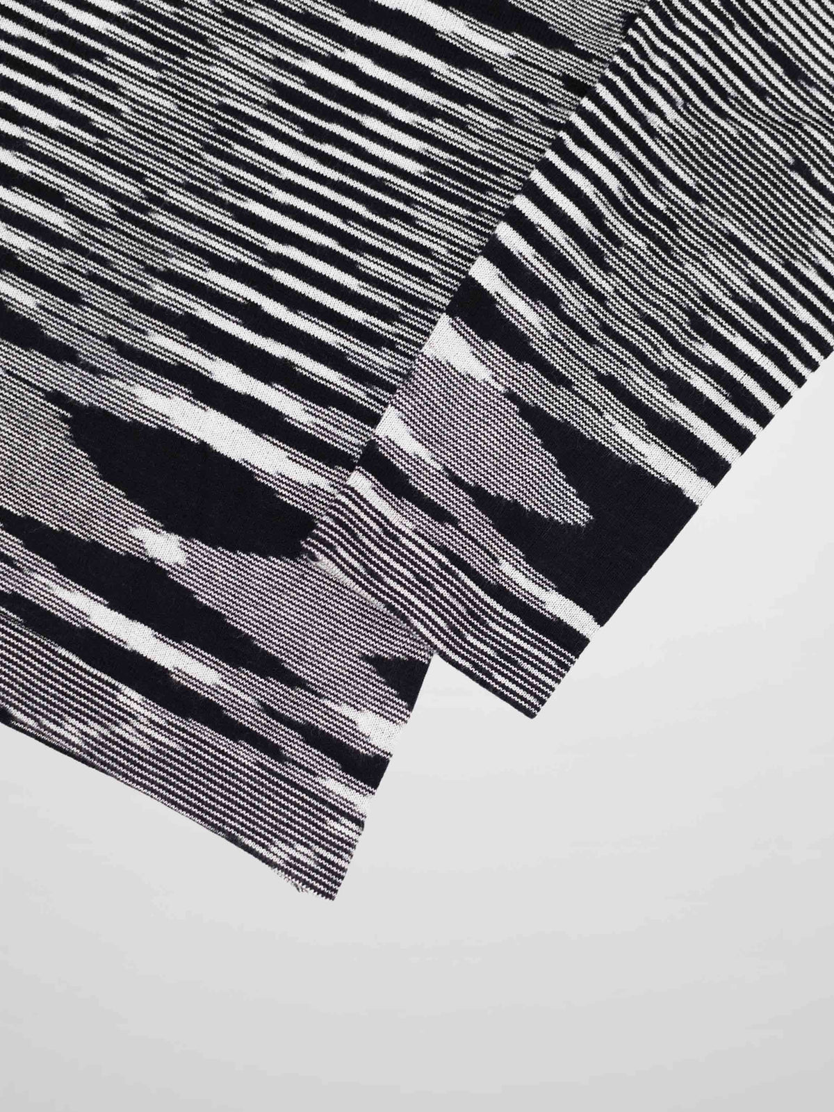 Abstract Stripe Knit Turtleneck-Black