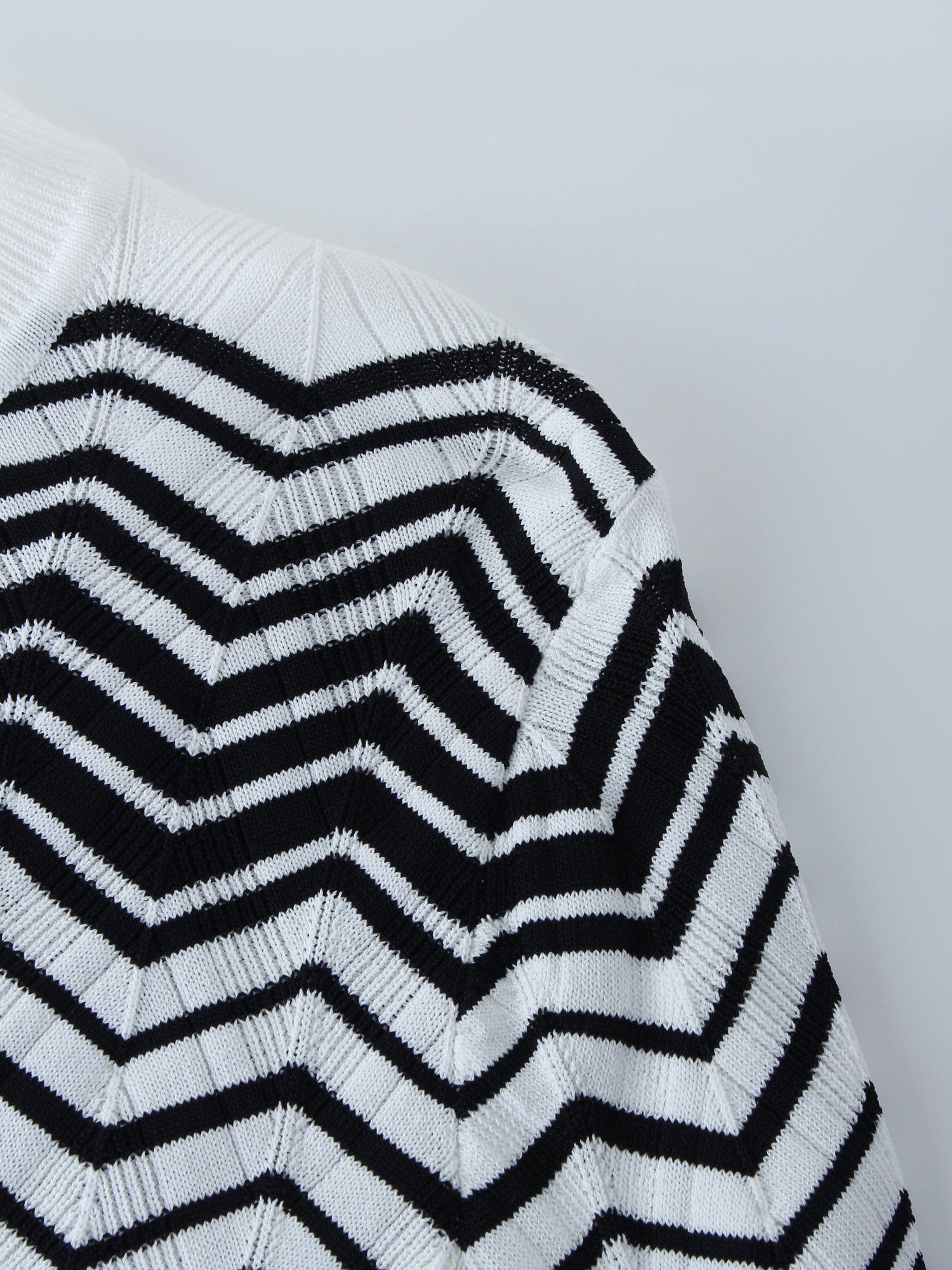 Wave Stripe Sweater-Black/White