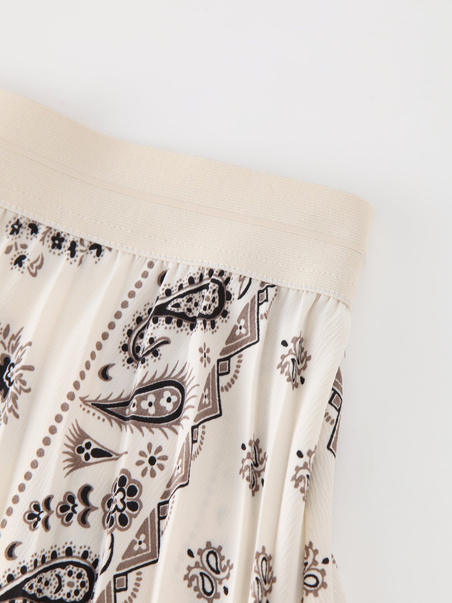 Printed Pleated Skirt 37&quot;-Cream Bandana