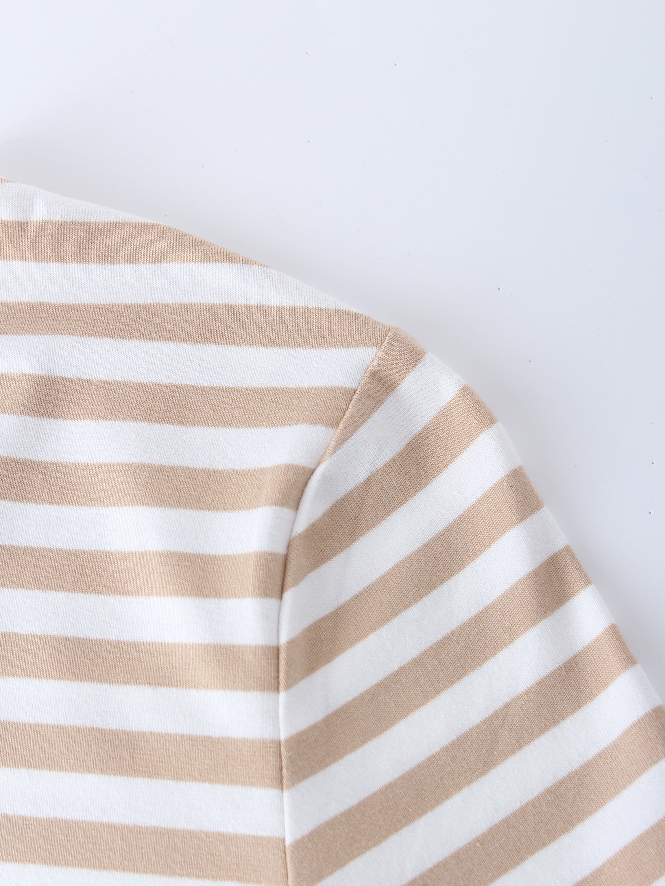 Thin Stripe High V Tee-Tan/White Stripe