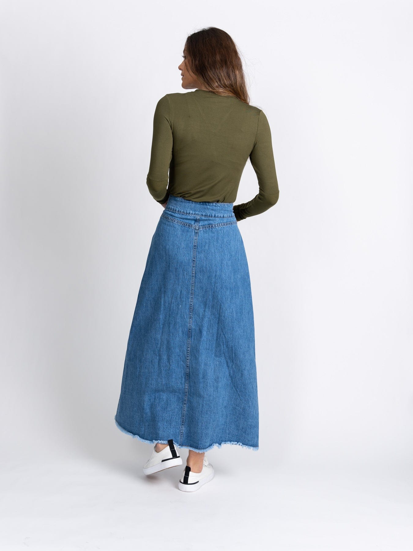 BUCKLE FRONT DENIM SKIRT