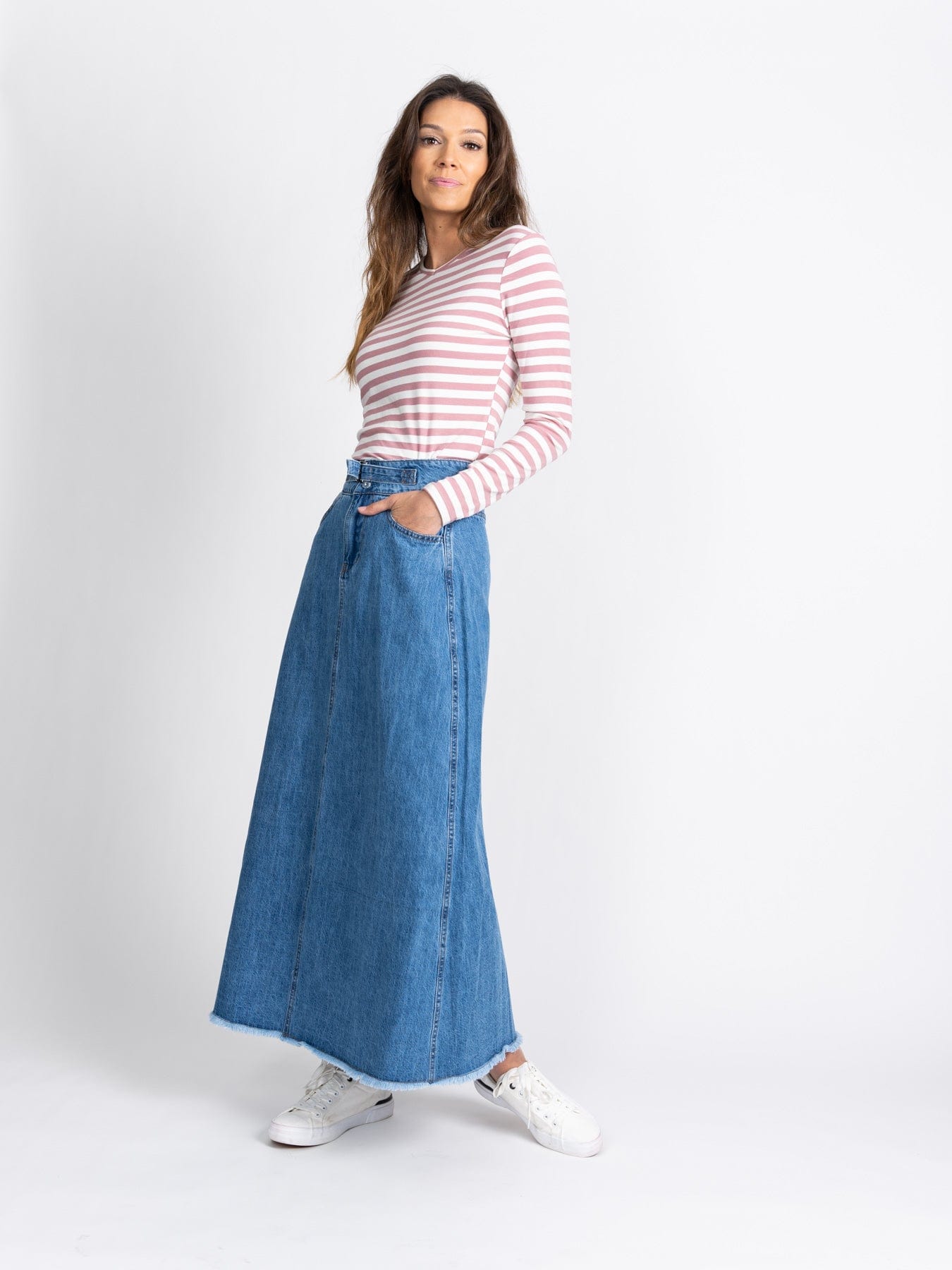 BUCKLE FRONT DENIM SKIRT