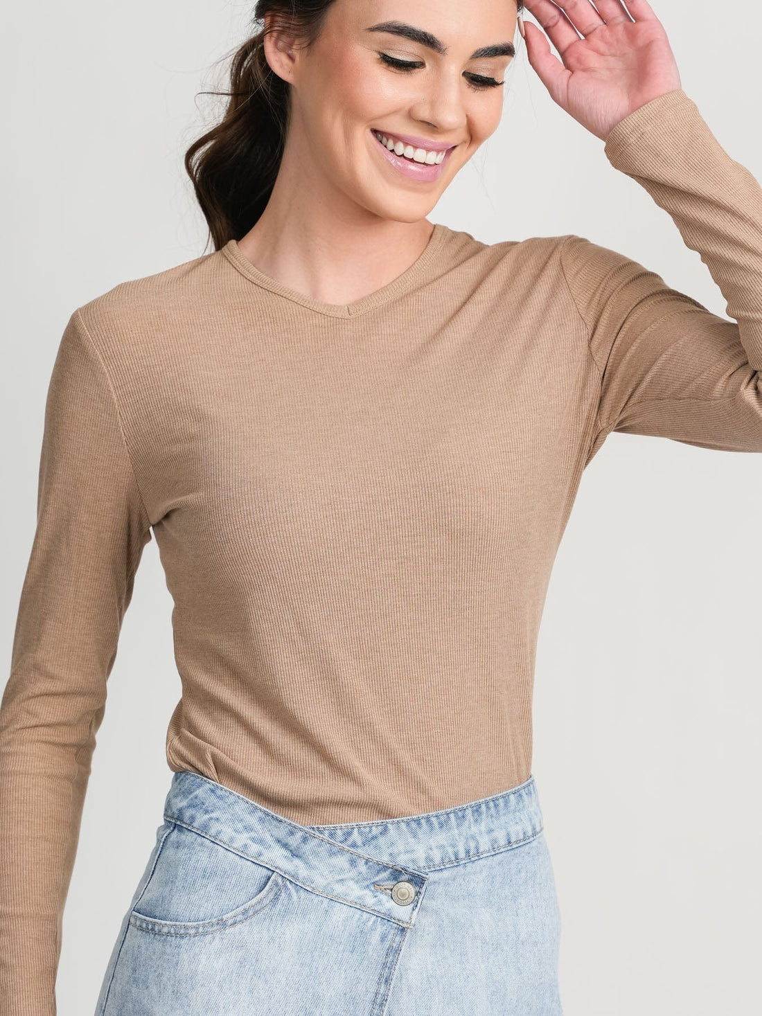 HIGH V RIBBED TEE - LS - TAN