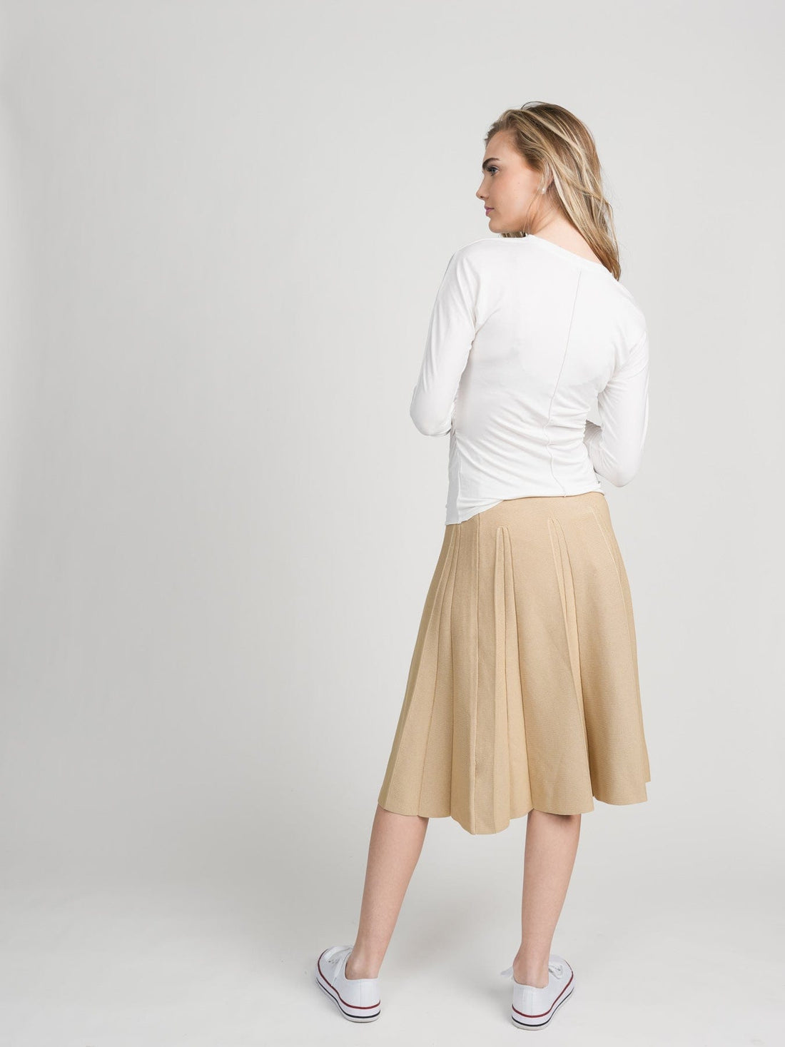 KNIT PLEATED SKIRT (27&quot;)-TAN