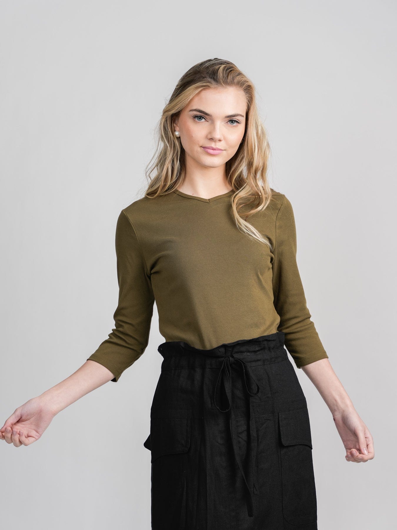 BASIC HIGH V TEE 3Q-OLIVE