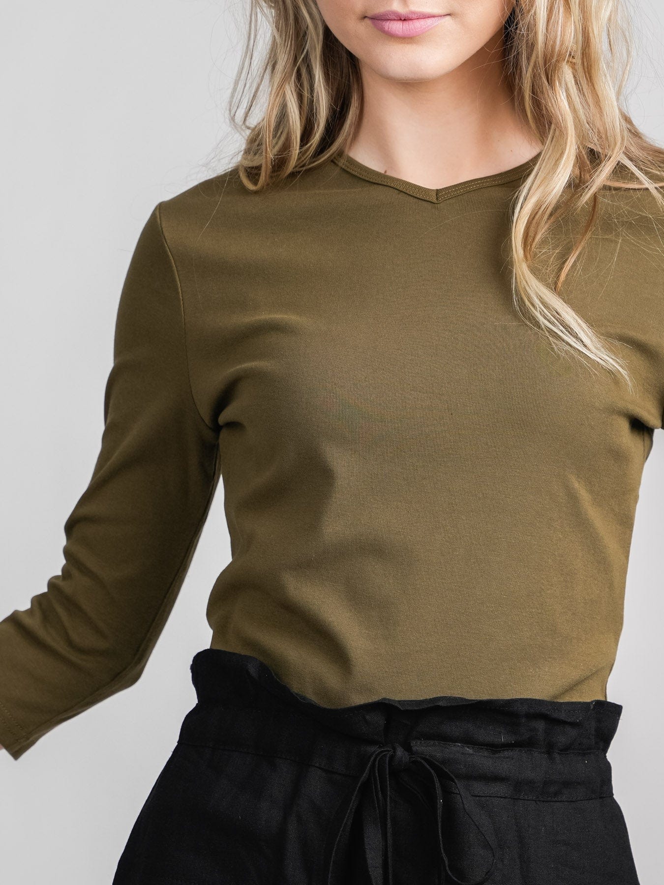 BASIC HIGH V TEE 3Q-OLIVE