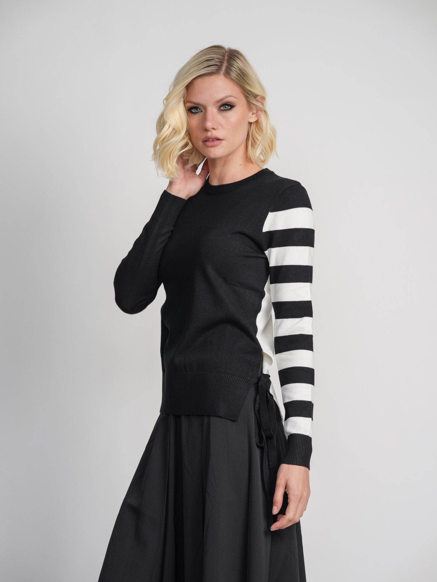 SIDE TIE SWEATER-BLACK/WHITE