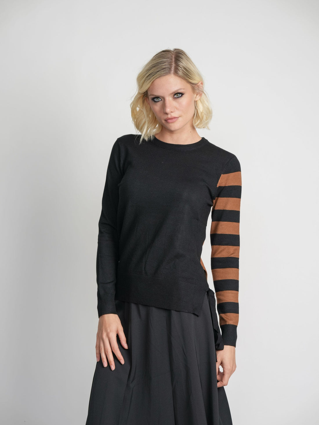 SIDE TIE SWEATER-BLACK/BROWN