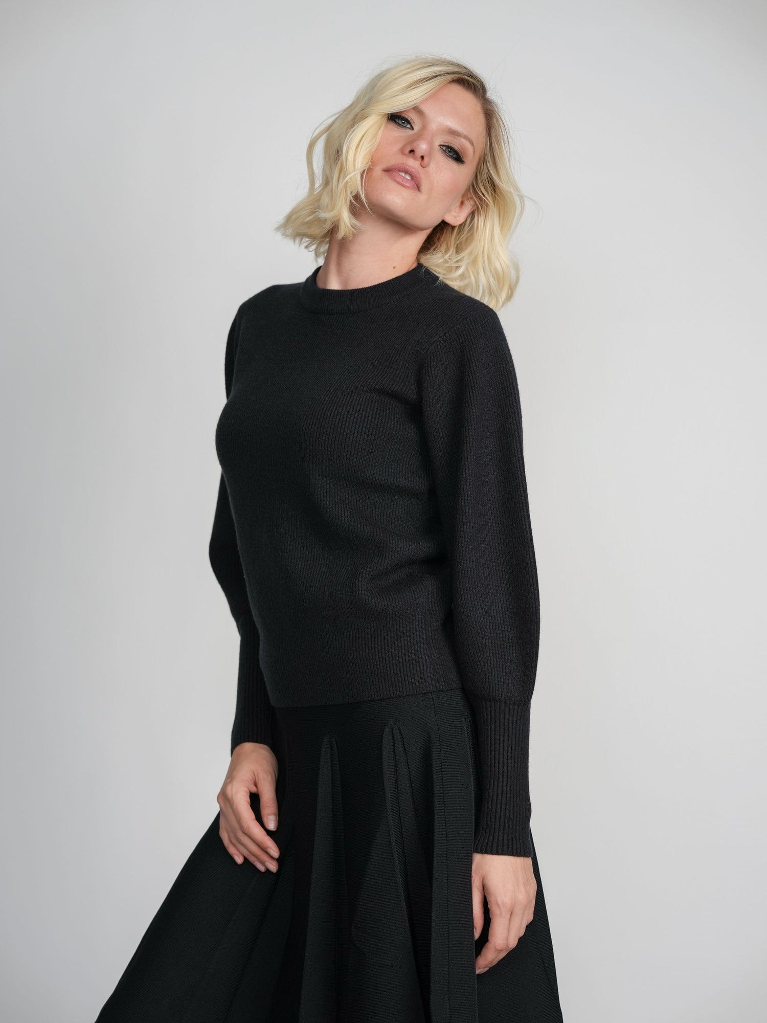 RIBBED SWEATER-BLACK