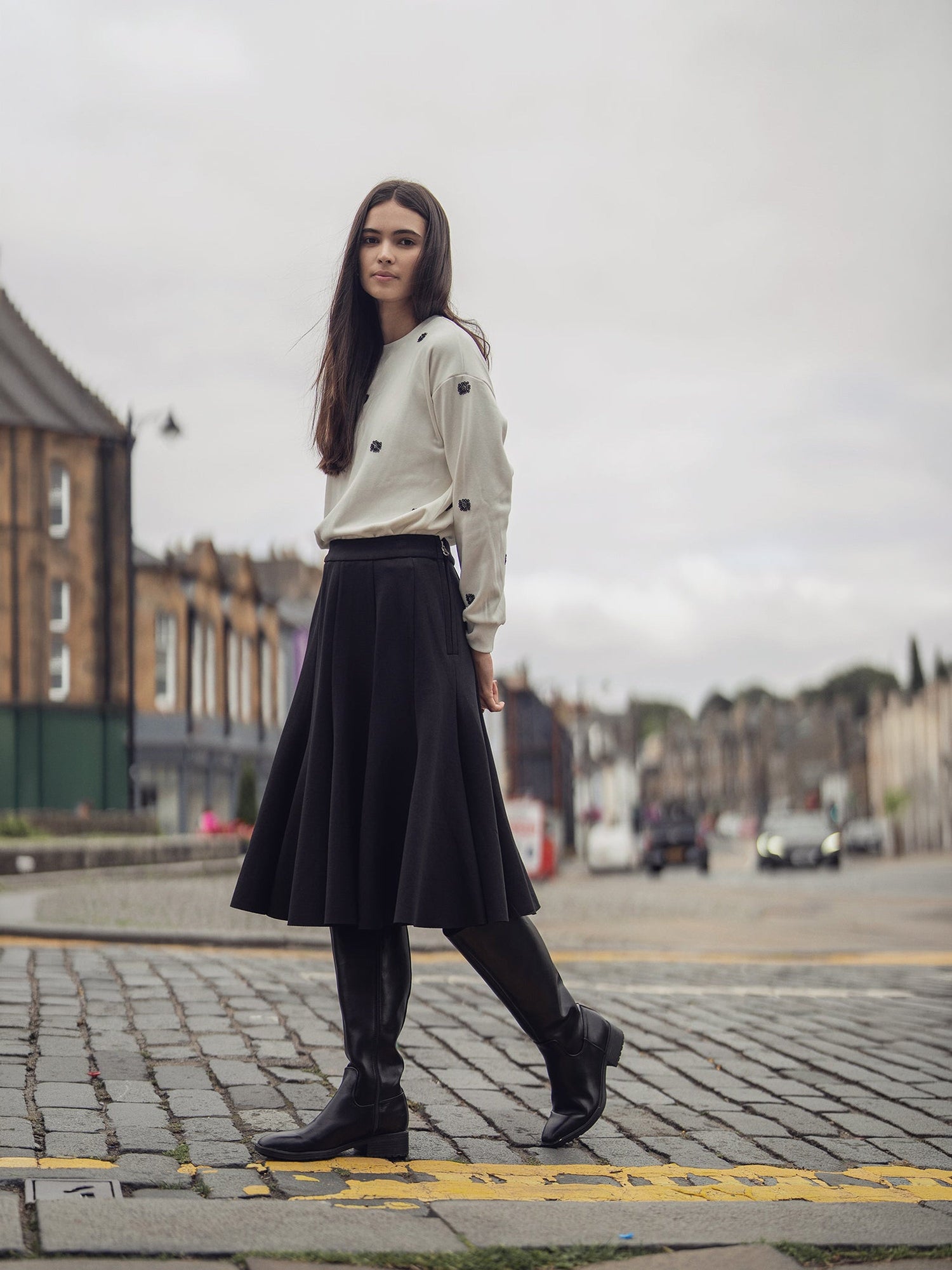 Embellished Sweatshirt-White/Black
