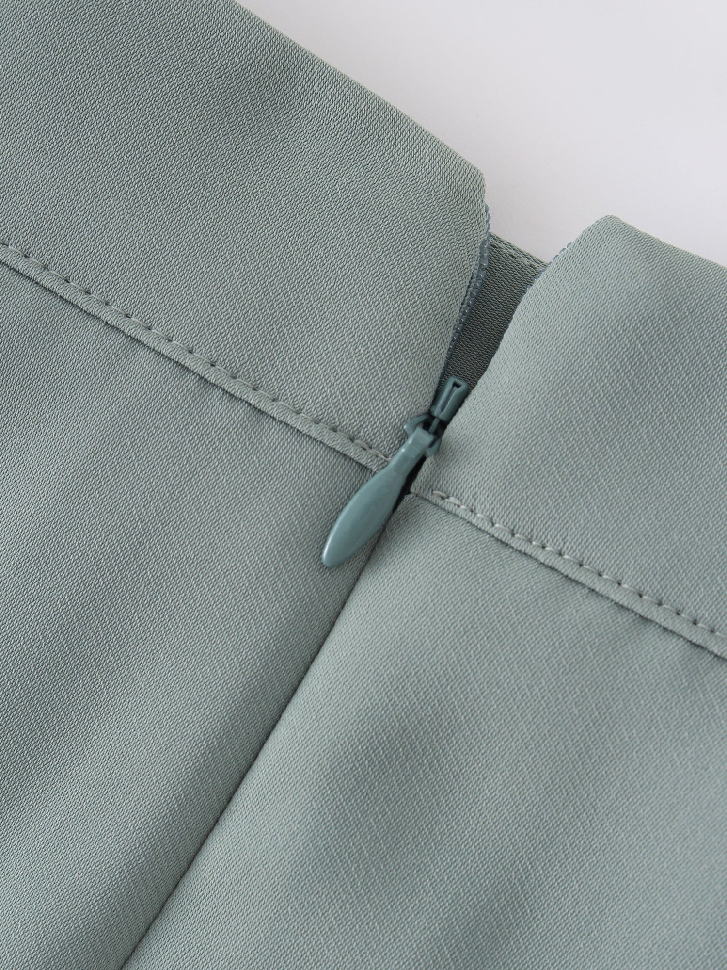 BUCKLE PLEATED SKIRT-SAGE