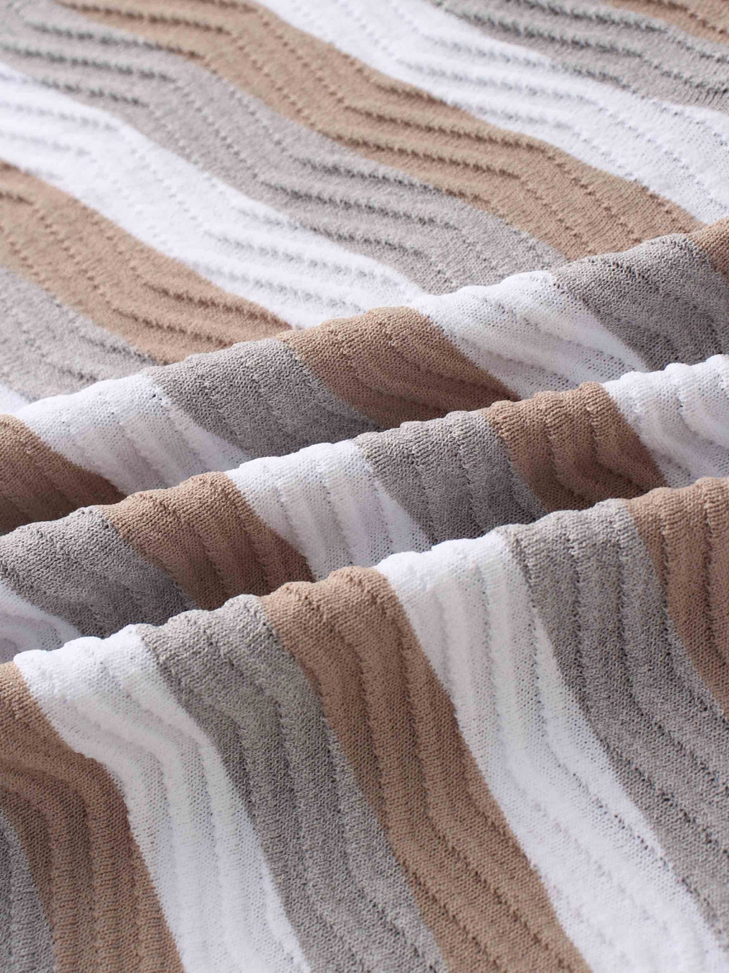 Scallop Edge Collar Sweater-Tan/White/Grey