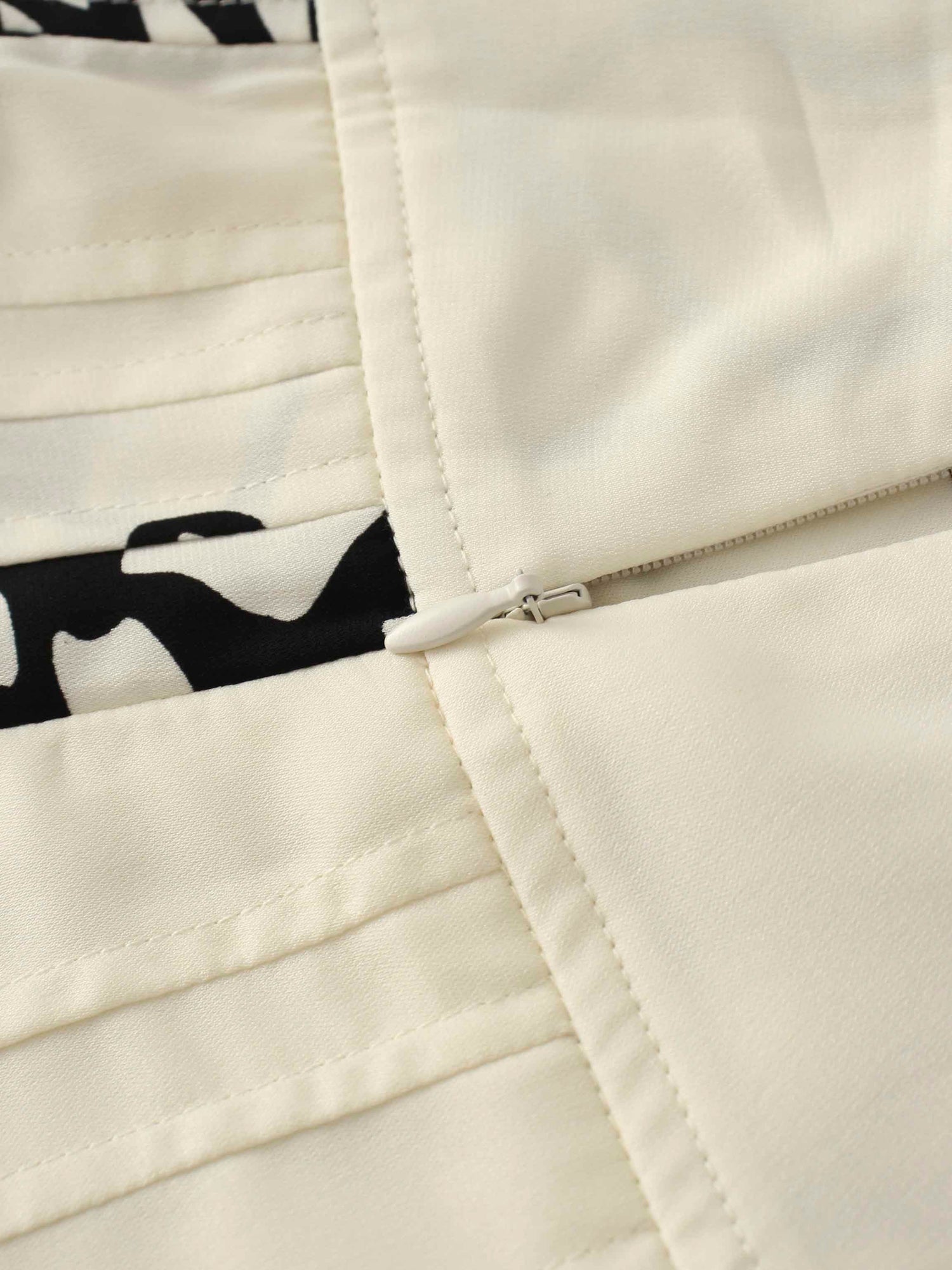 Printed Yoke Pleated Skirt-Cream/Black Floral