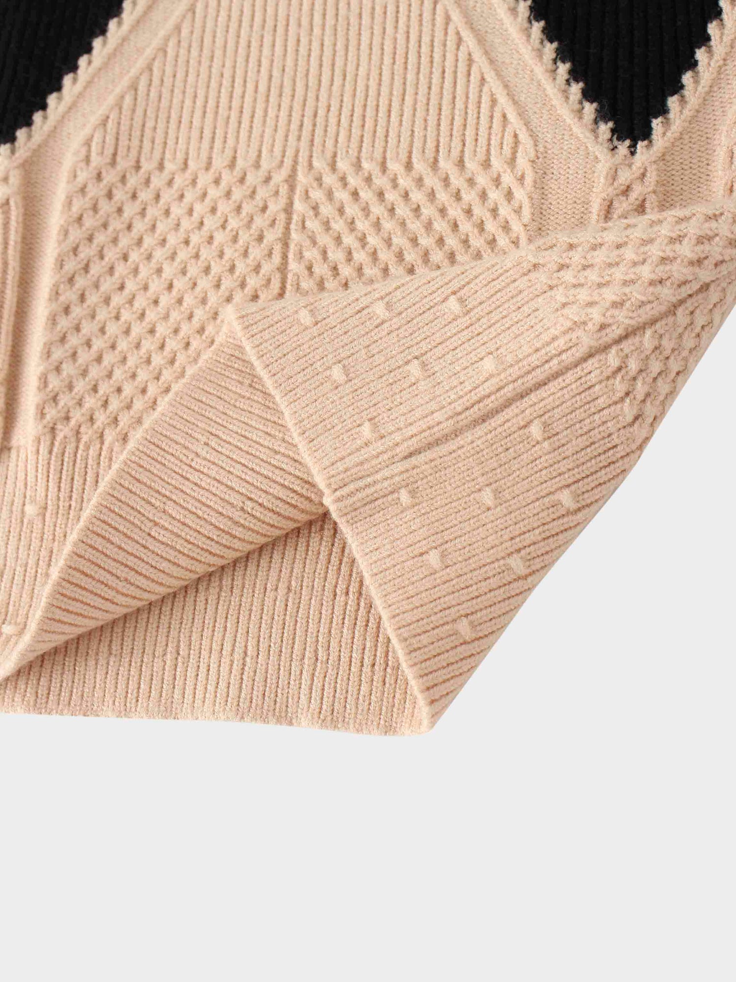 Center Diamond Sweater-Ivory/Black
