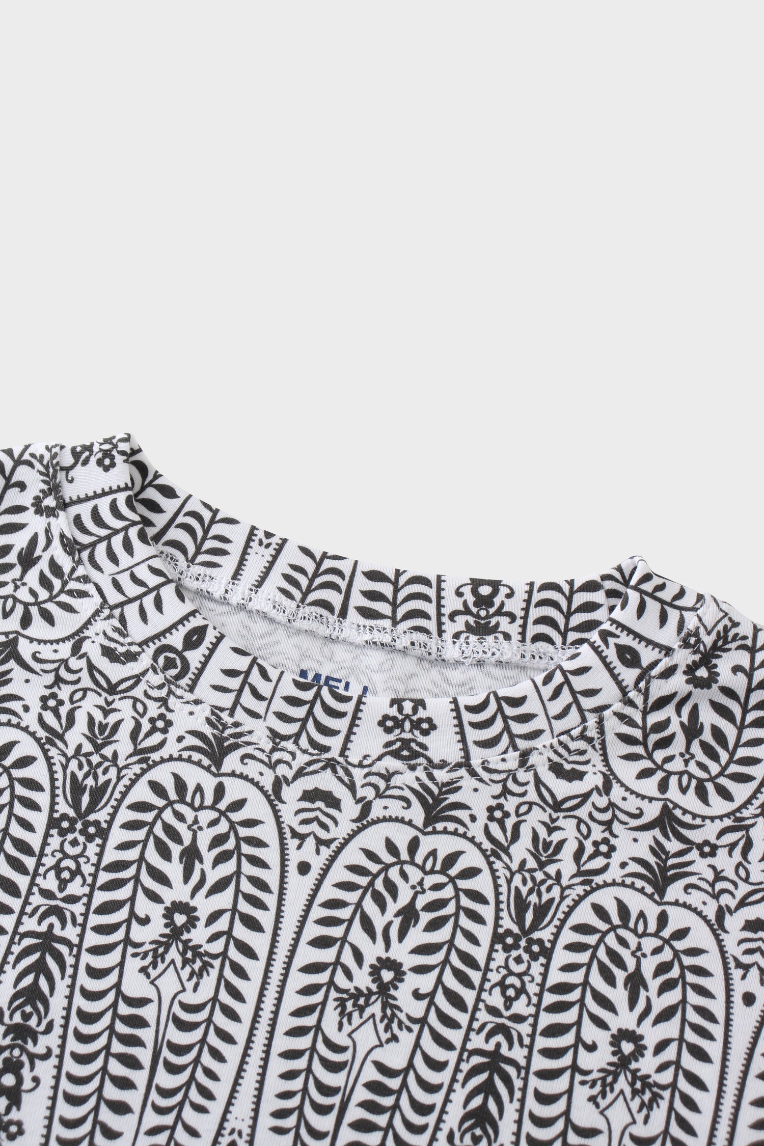Basic Printed T-shirt-Paisley Vines Black