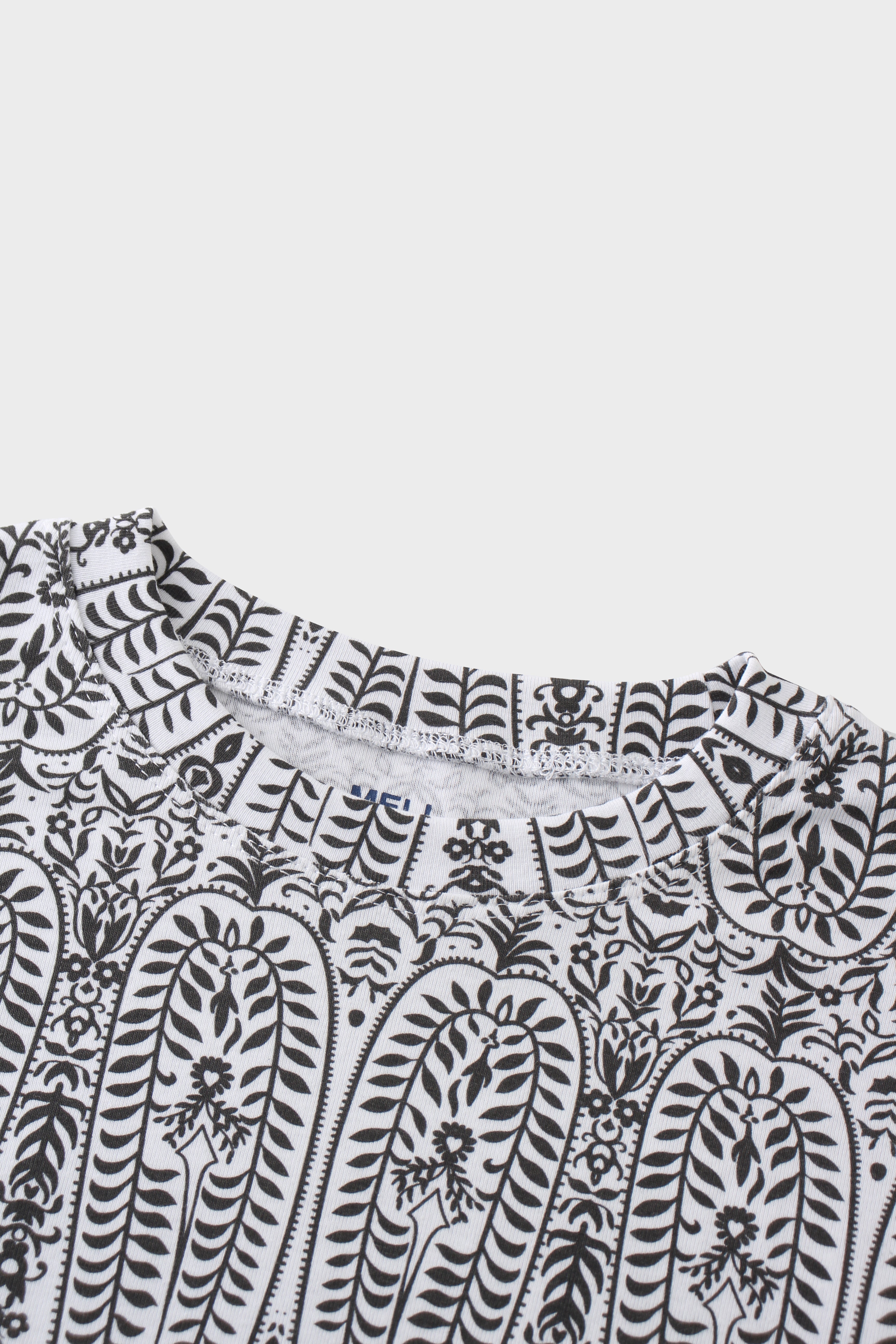 Basic Printed T-shirt-Paisley Vines Black