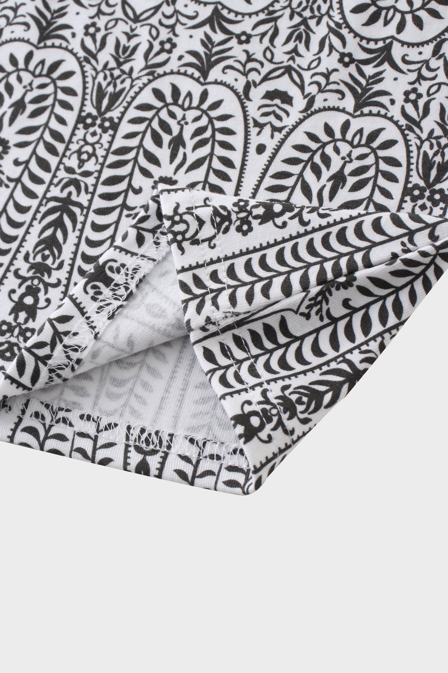 Basic Printed T-shirt-Paisley Vines Black