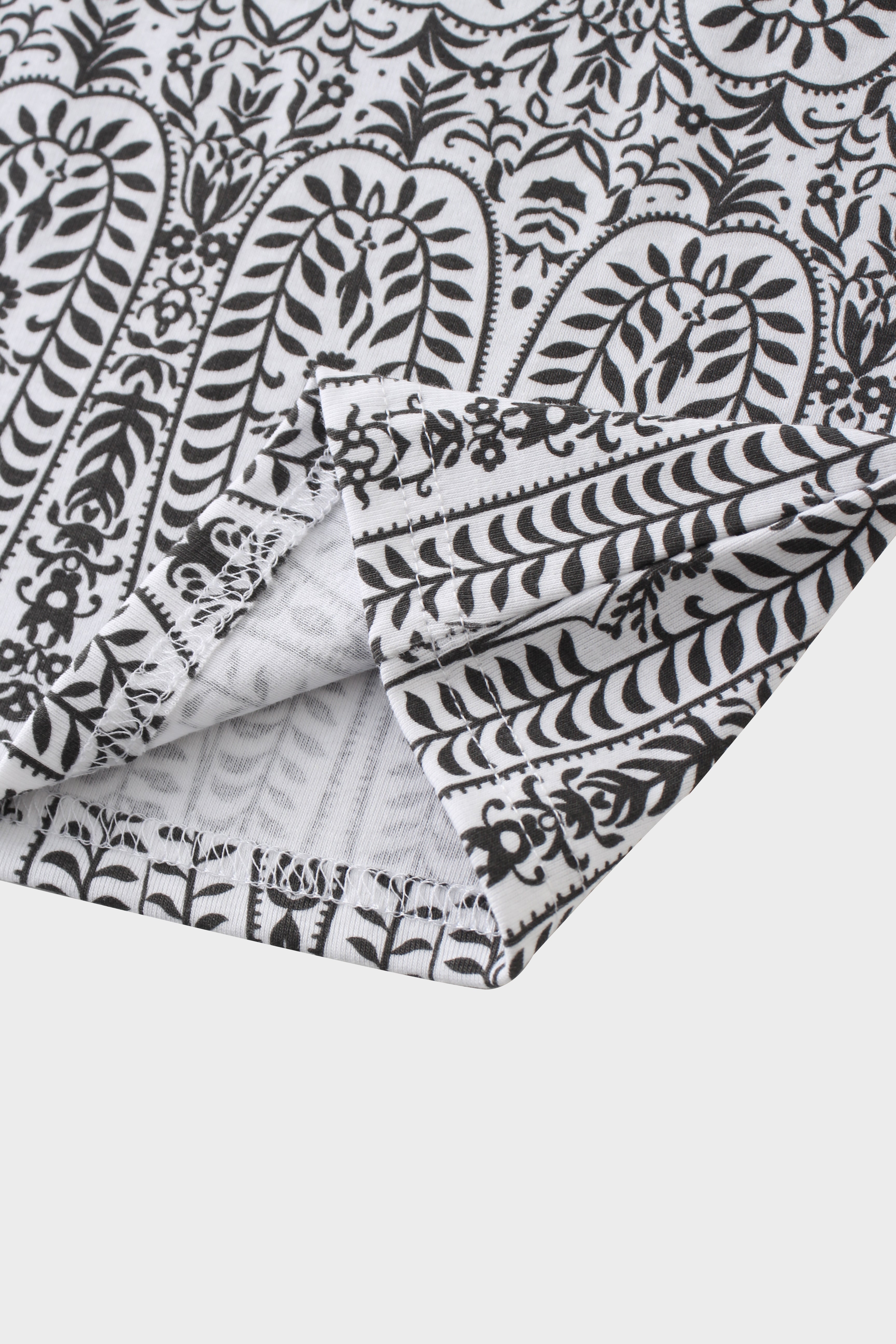 Basic Printed T-shirt-Paisley Vines Black