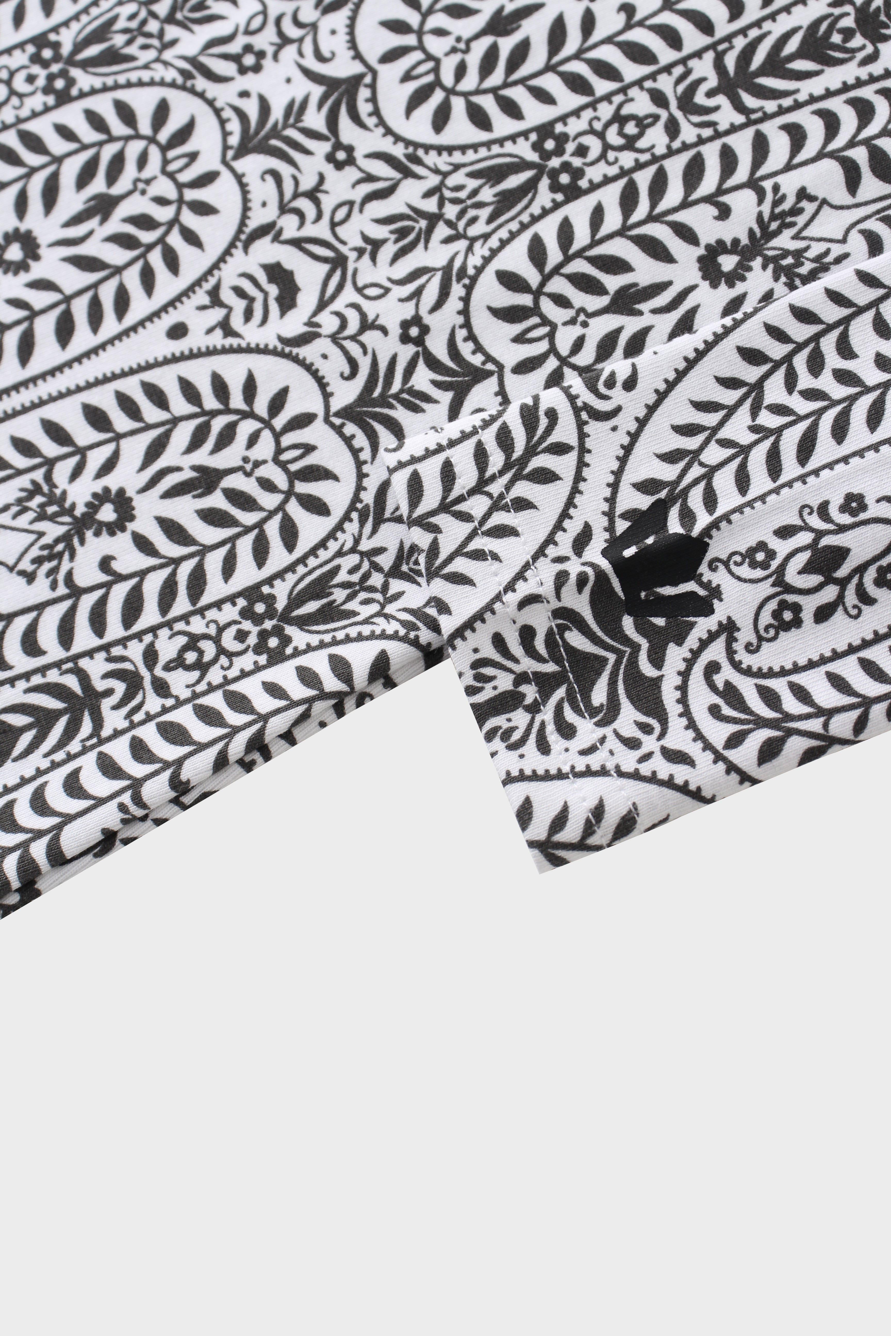 Basic Printed T-shirt-Paisley Vines Black