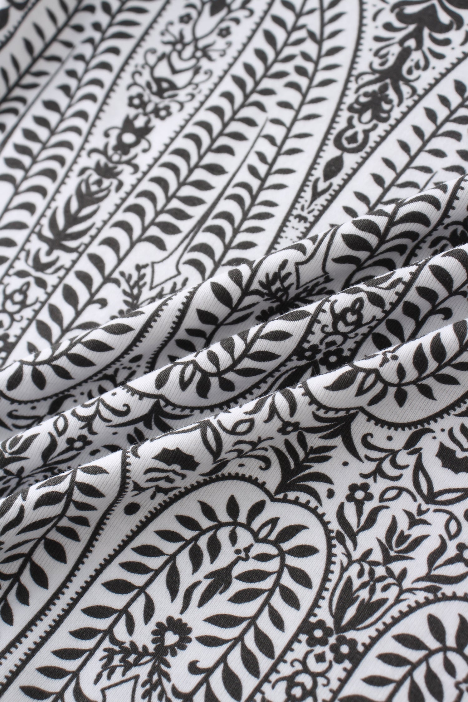 Basic Printed T-shirt-Paisley Vines Black