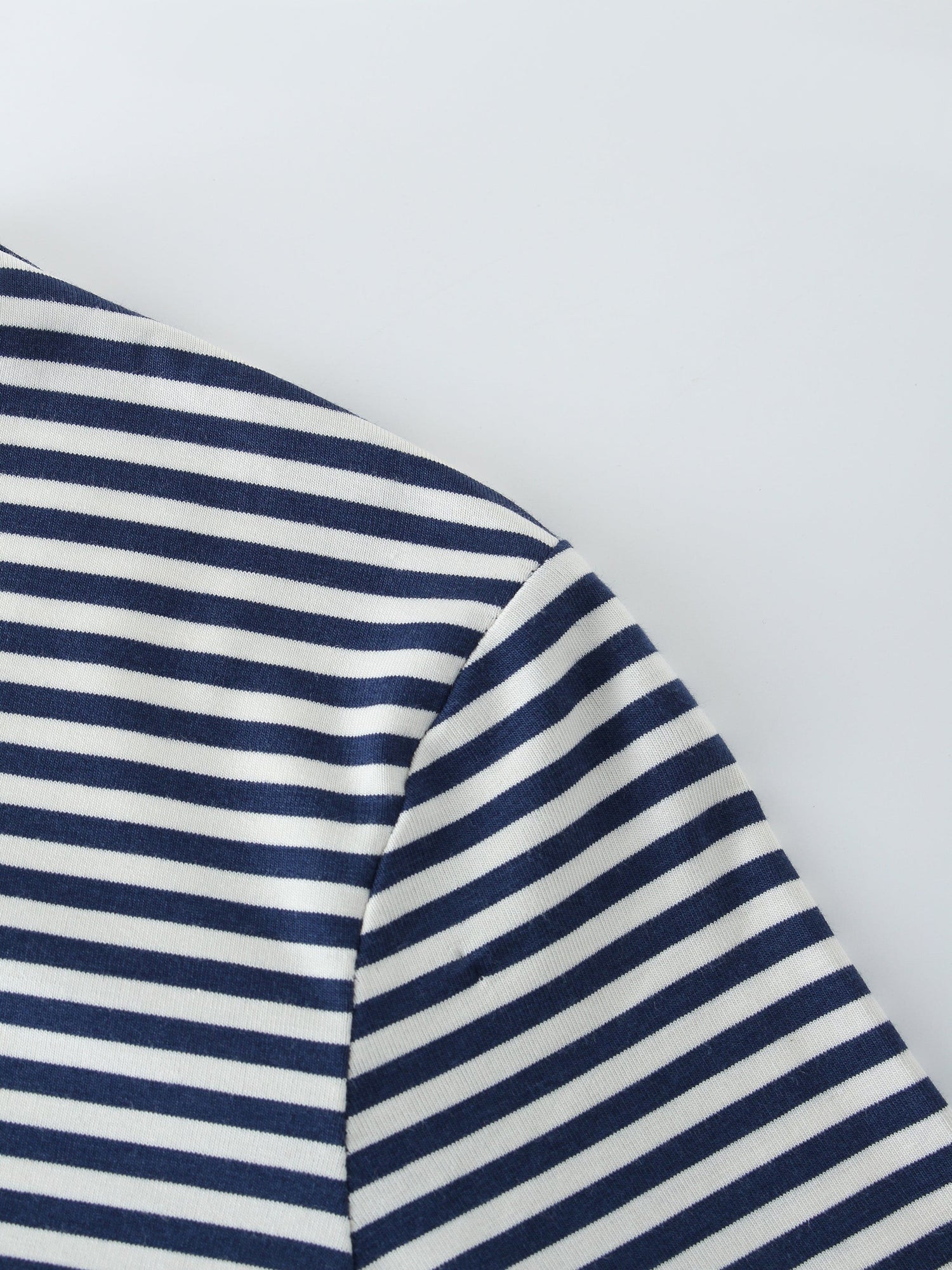 Thin Stripe High V Tee-Cream/Navy