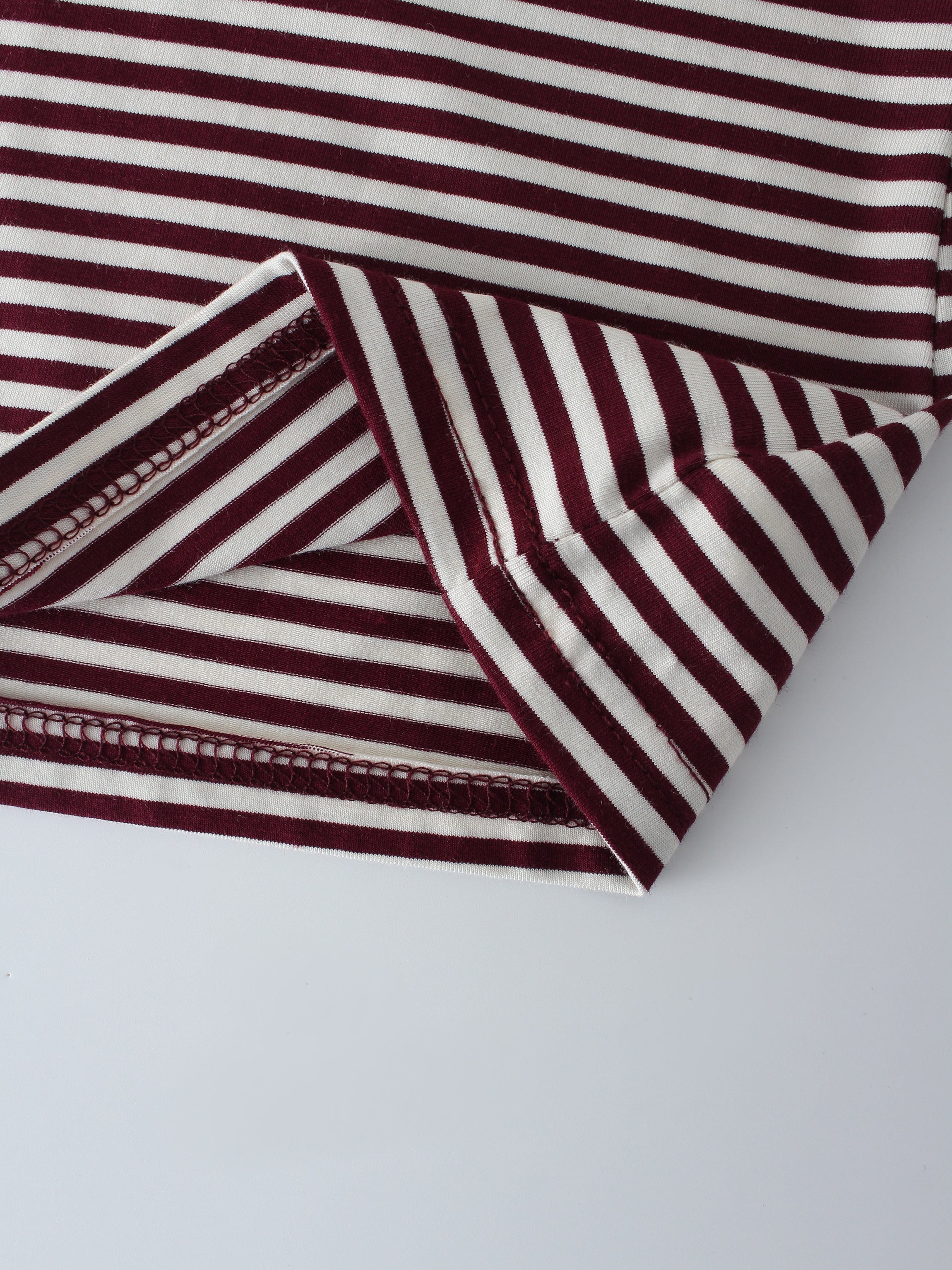 Thin Stripe High V Tee-Maroon/White