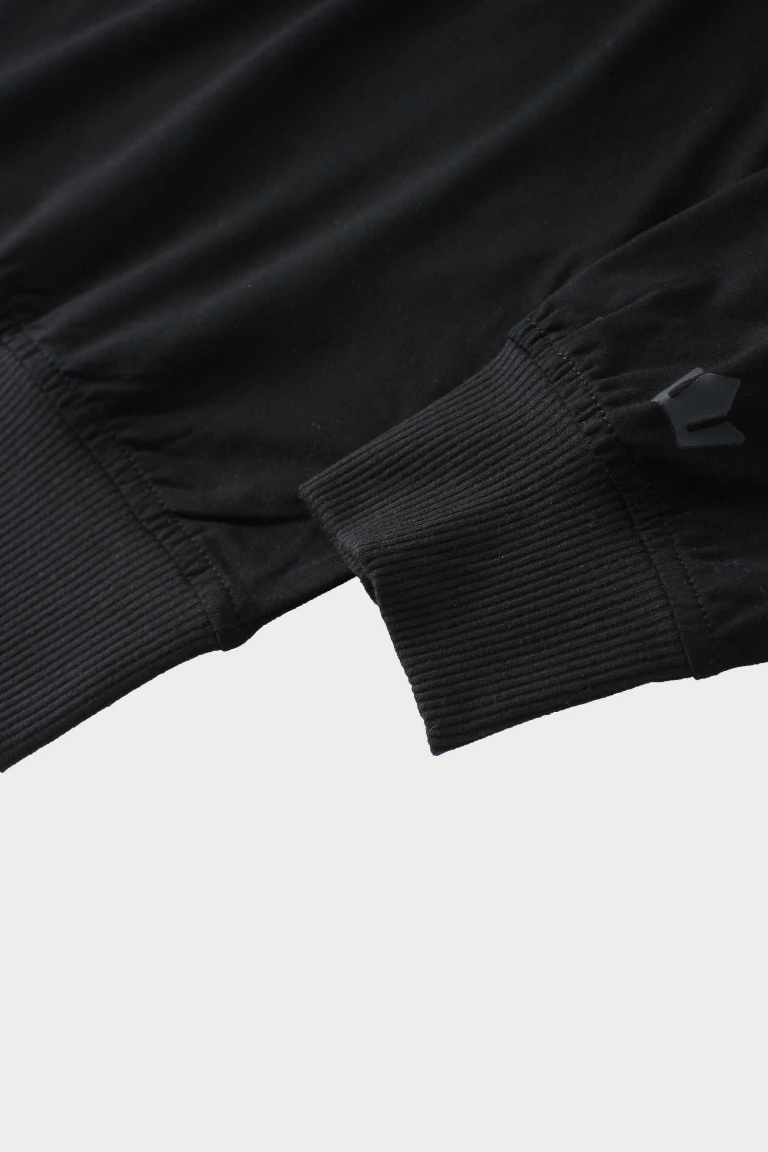 CROPPED TEE-BLACK