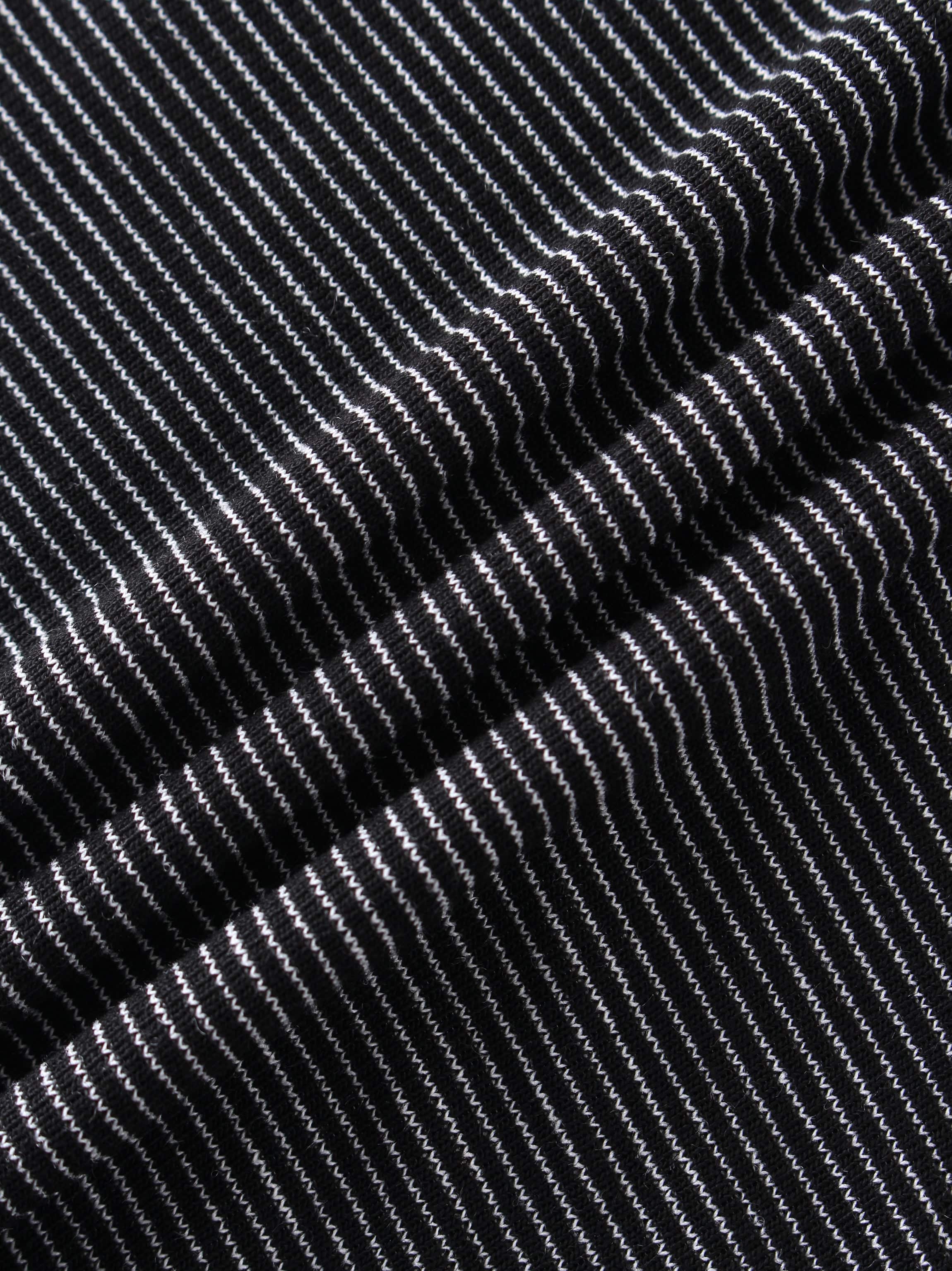 High Low Tee-Black/White