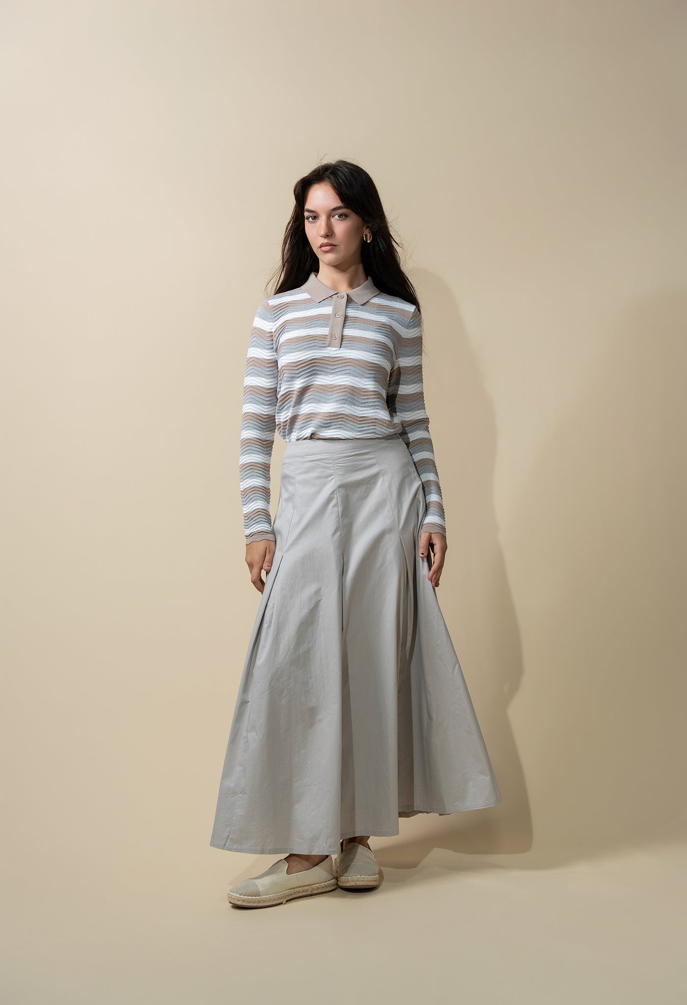 Scallop Edge Collar Sweater-Tan/White/Grey