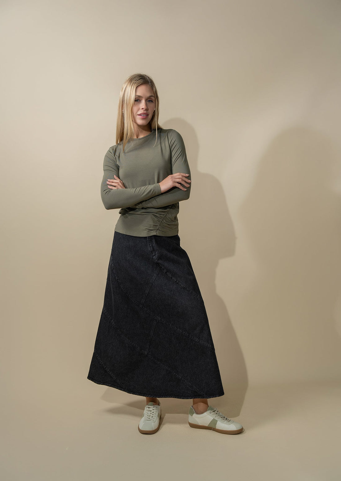 Curved Gathered Detailed T-Shirt-Olive