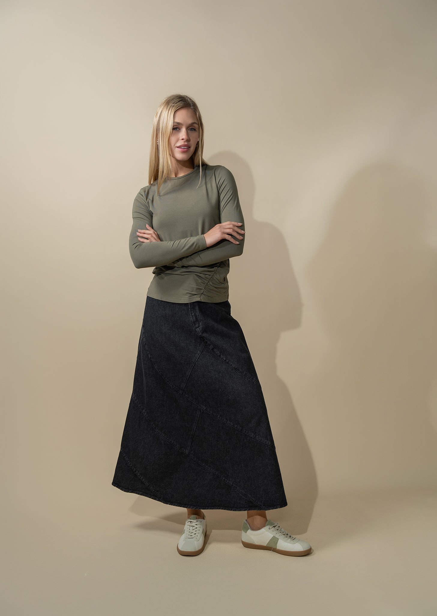 Curved Gathered Detailed T-Shirt-Olive