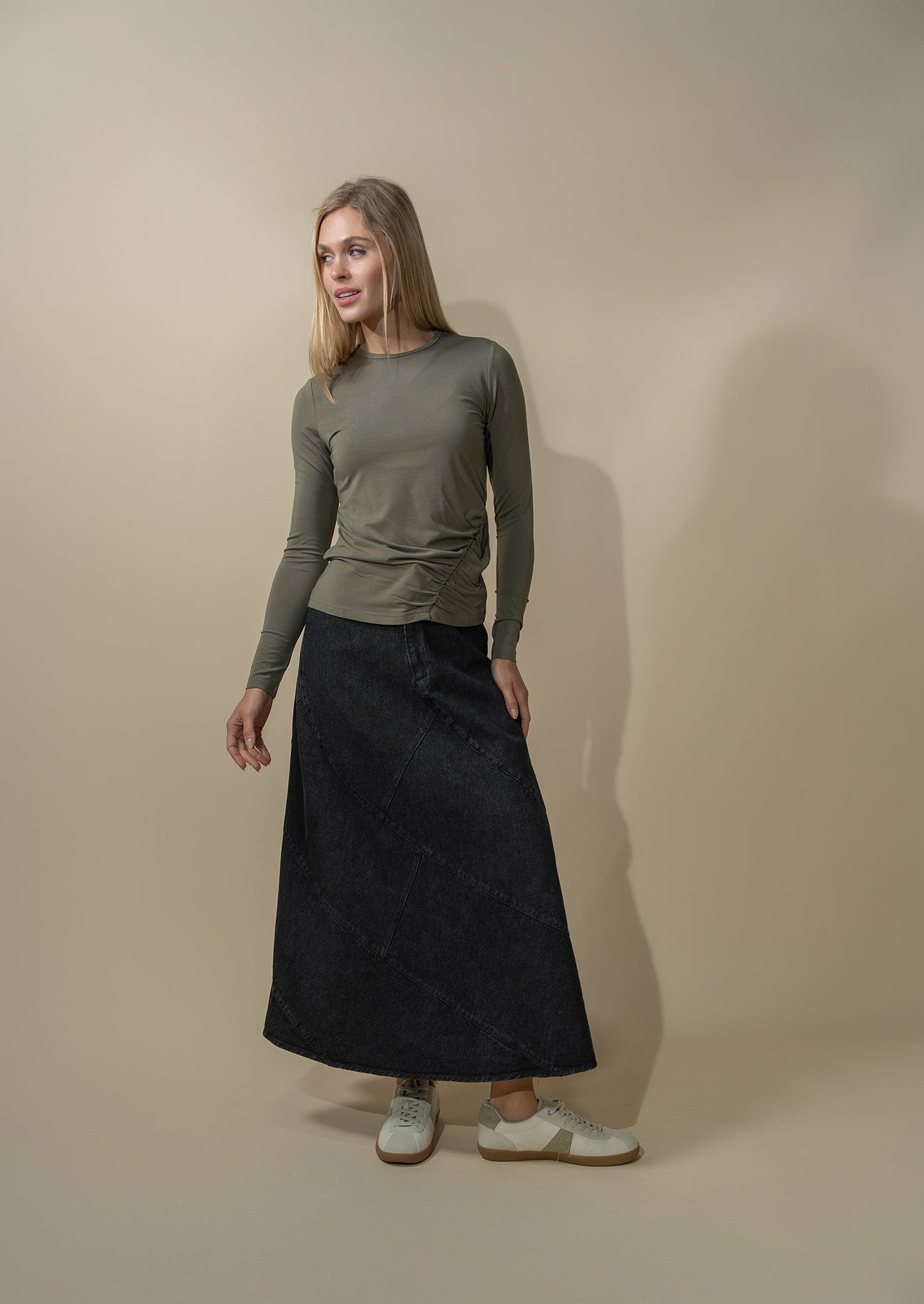 Curved Gathered Detailed T-Shirt-Olive