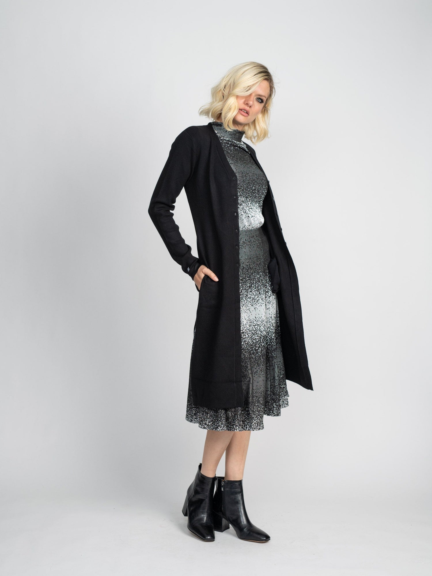 LONG BASIC CARDIGAN-BLACK