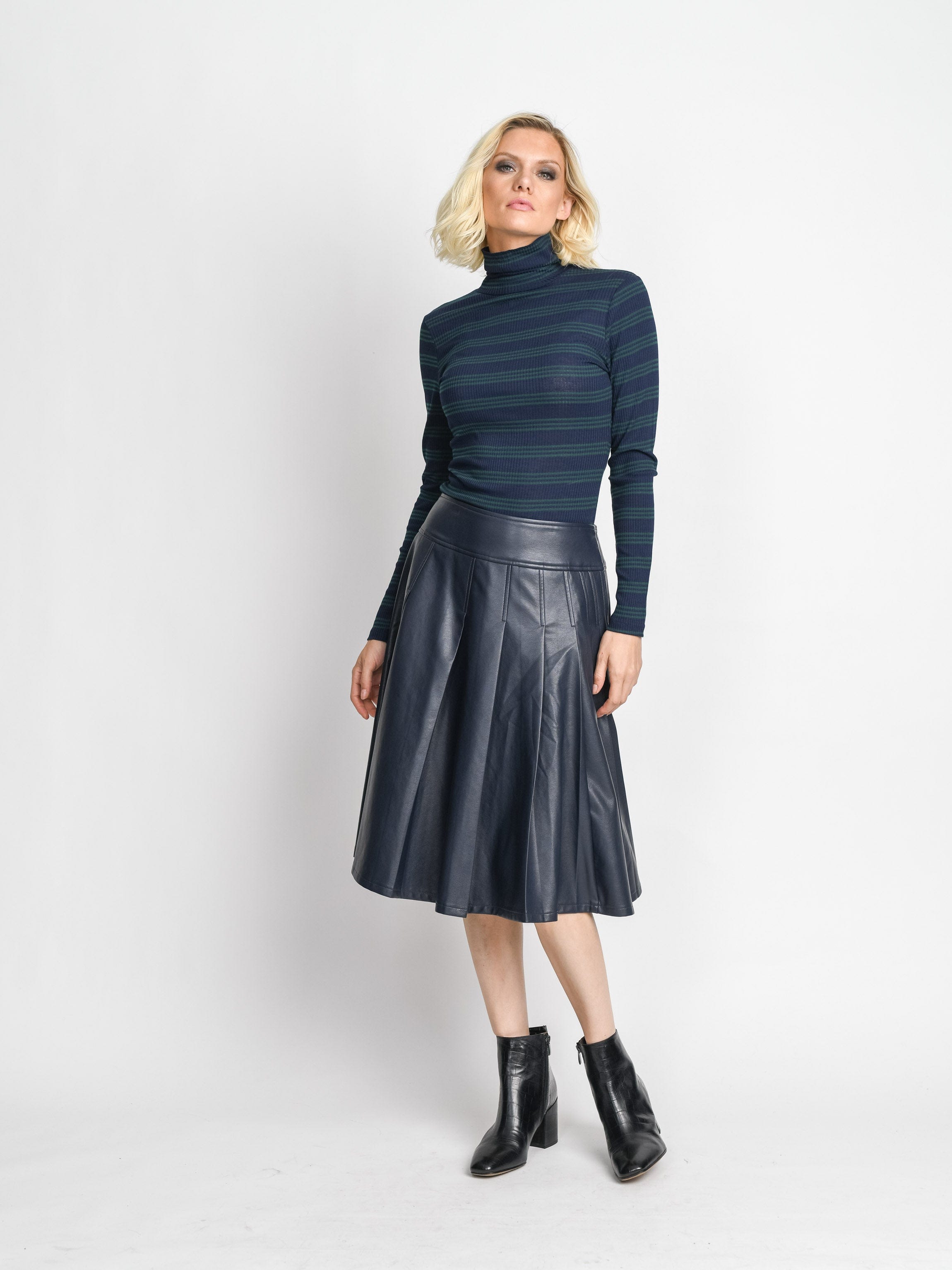 STRIPE RIBBED TURTLENECK-NAVY/GREEN