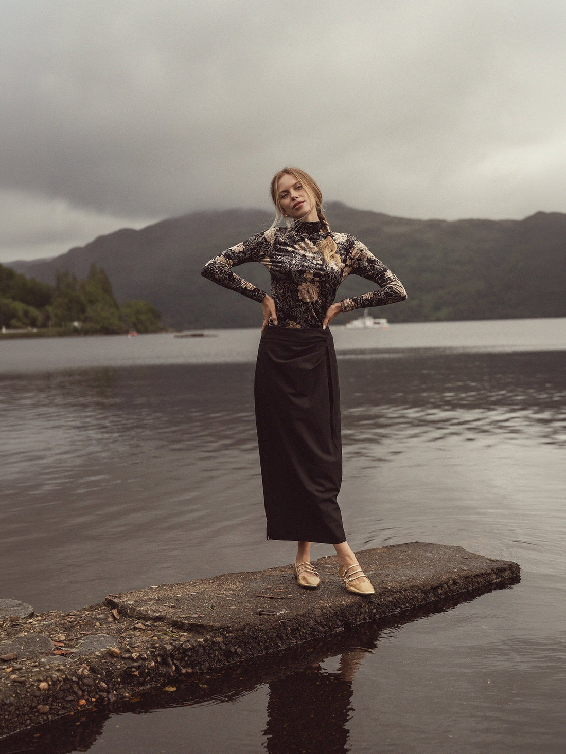 Printed Velour Turtleneck-Gold Floral