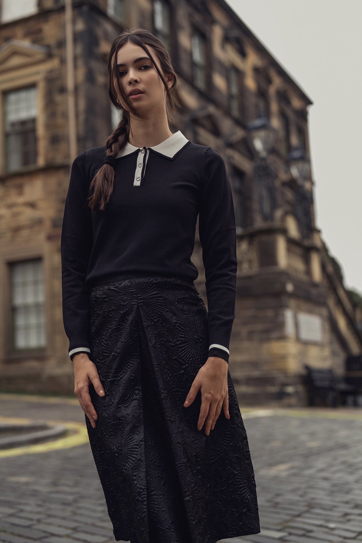 Embossed Inverted Pleat Skirt-Black