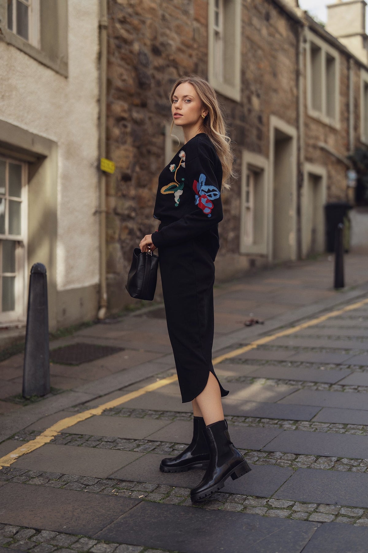 Embroidered Flower Sweatshirt-Black