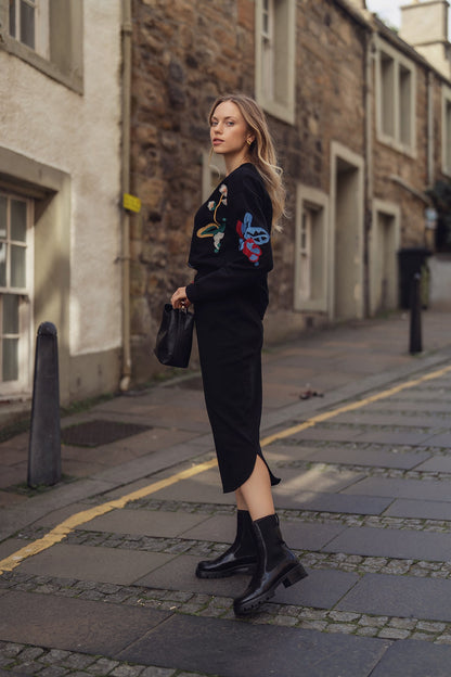 Embroidered Flower Sweatshirt-Black
