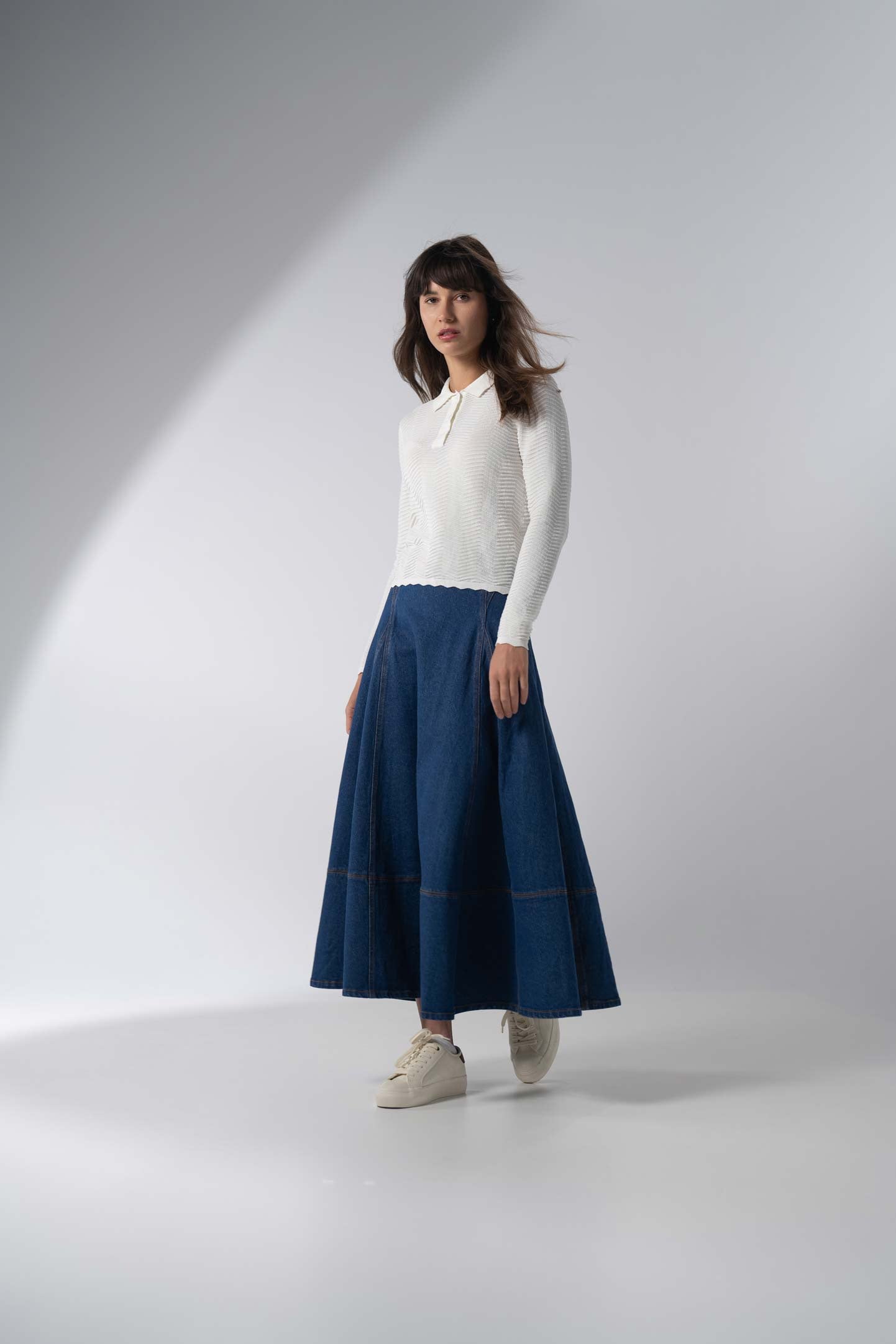 Scallop Edge Collar Sweater-White