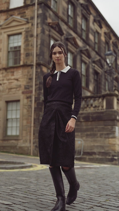 Embossed Inverted Pleat Skirt-Black
